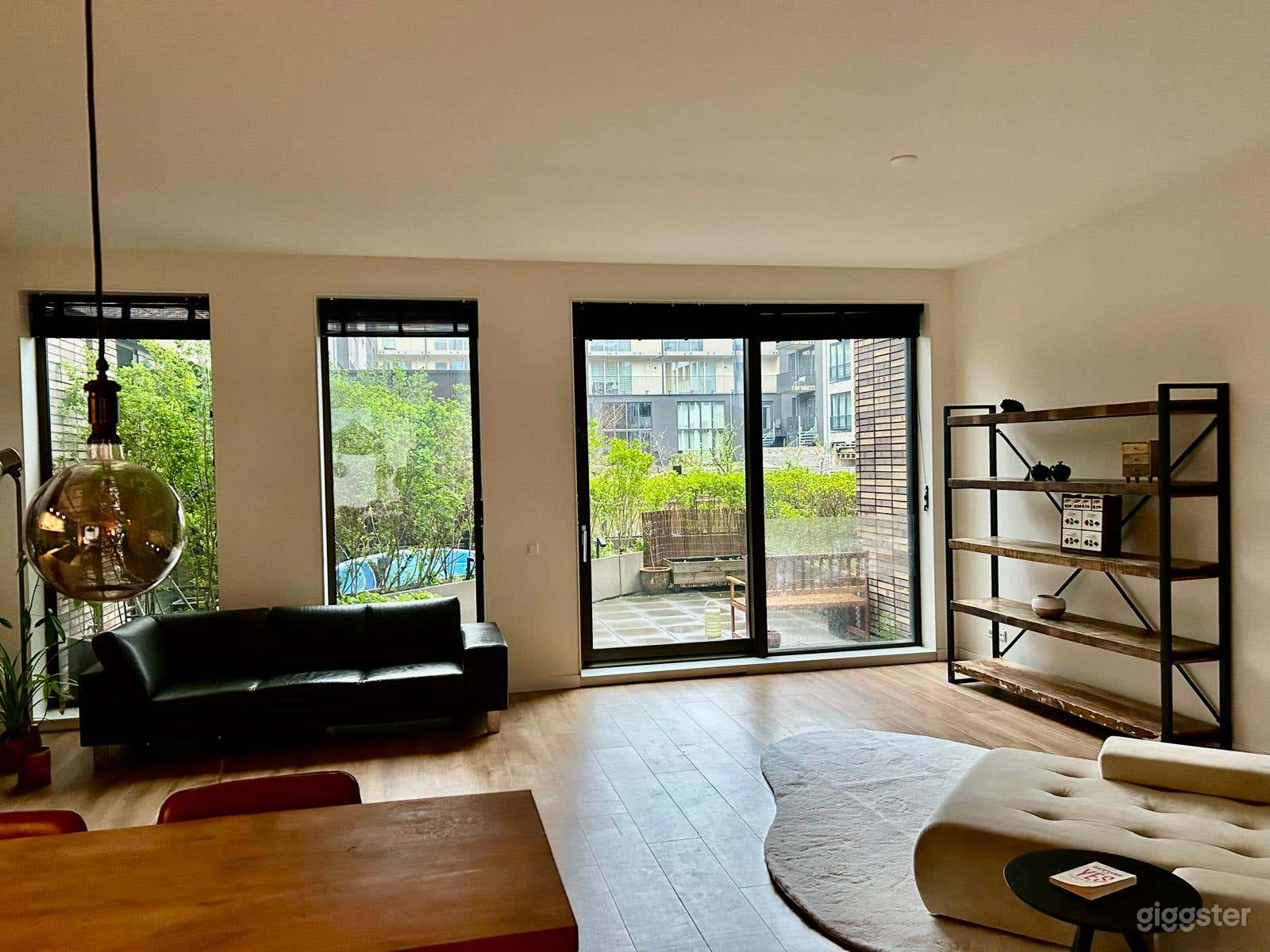 Ruime, lichtovergoten loft op de begane grond in Amsterdam Foto 4