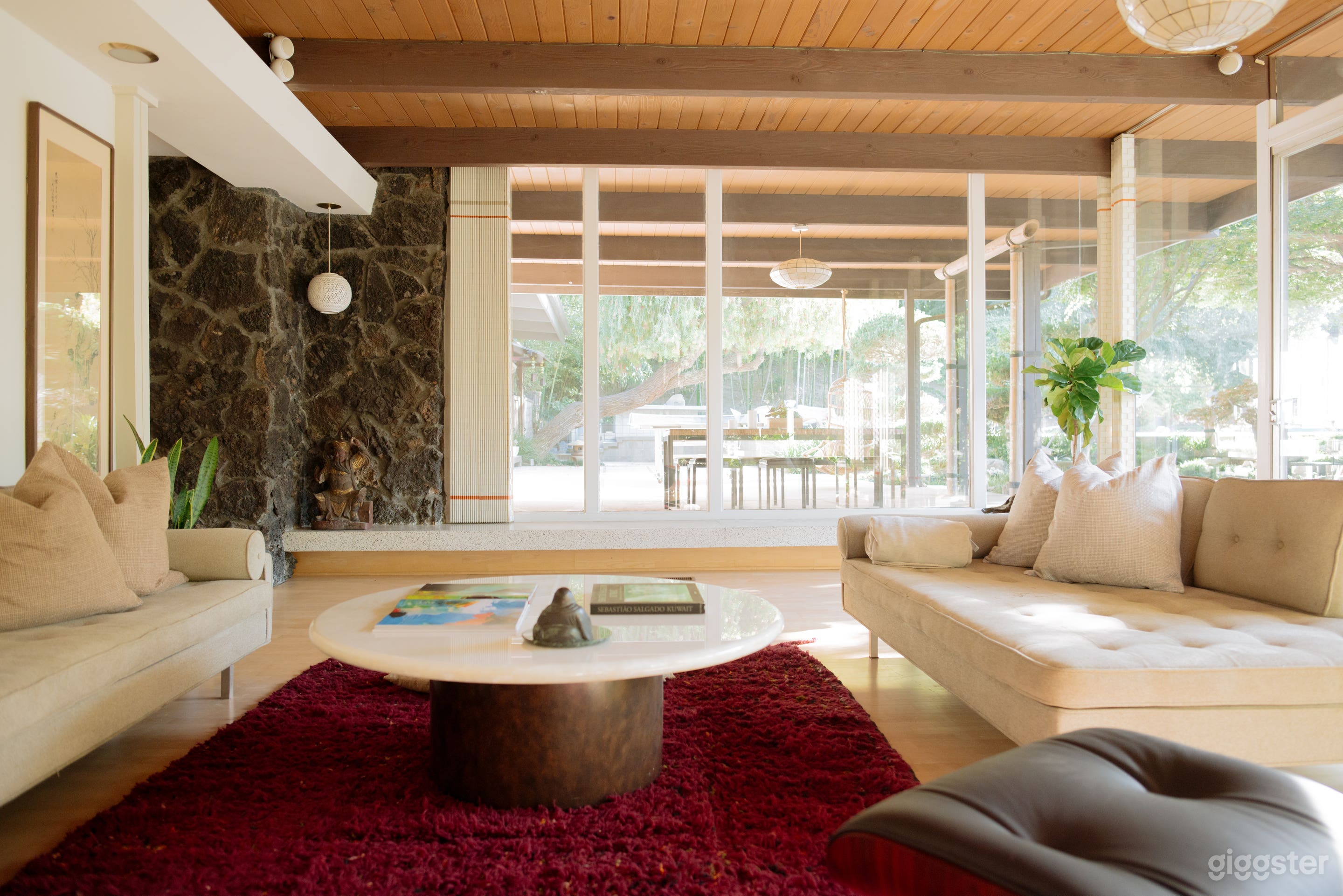 Mid-Century Modern Mountain Villa Photo 1