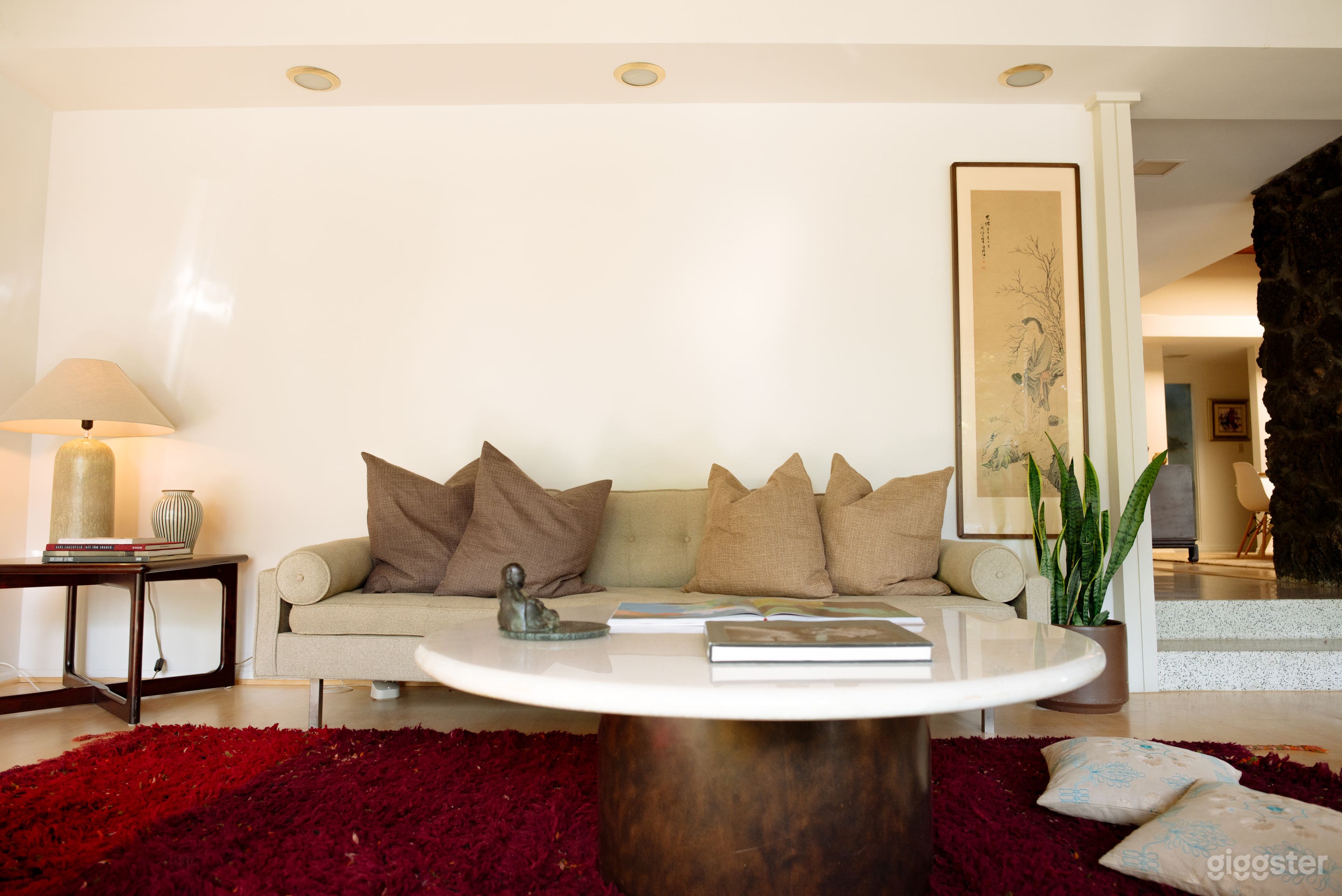 Mid-Century Modern Mountain Villa Photo 3