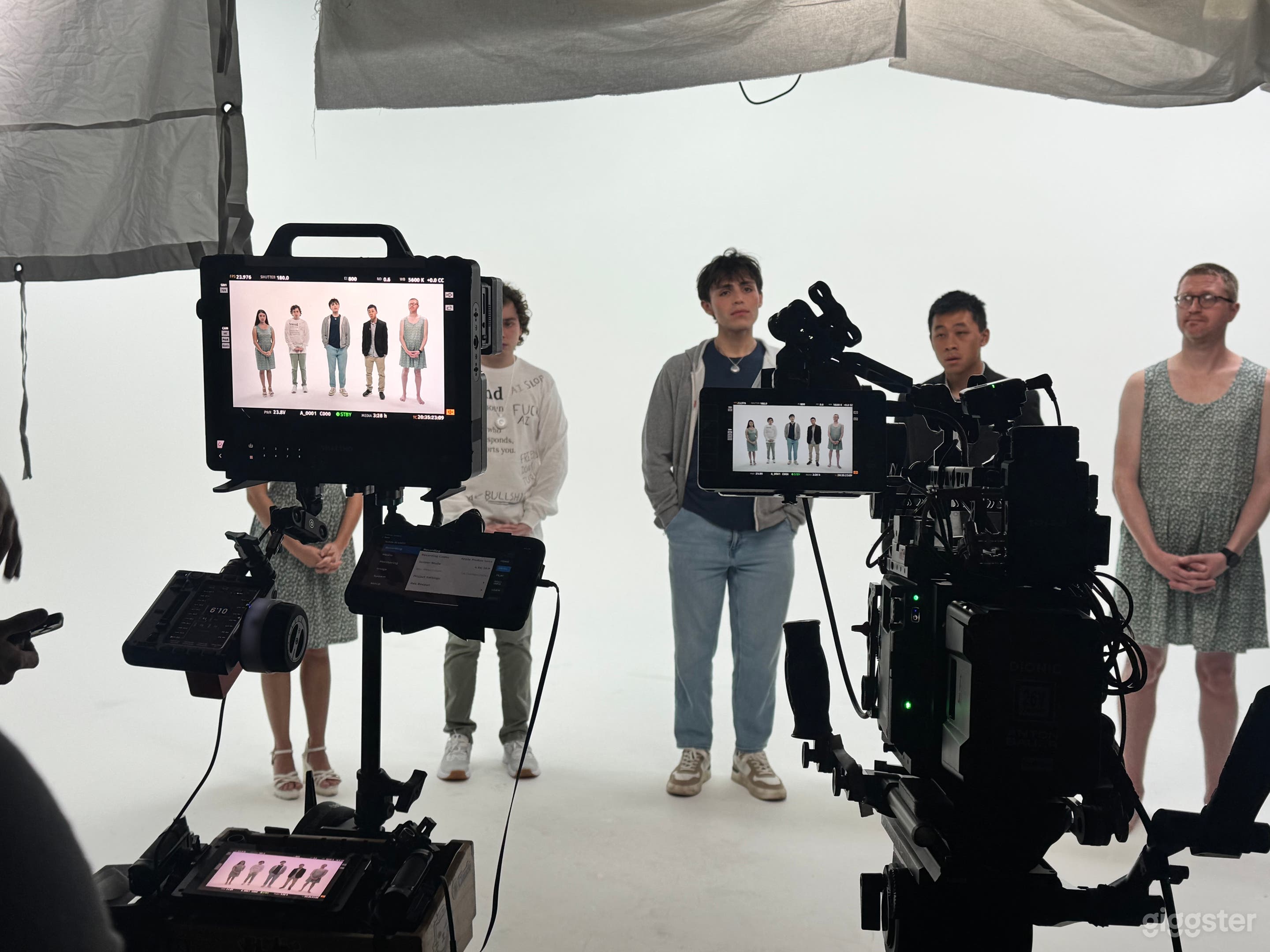 White Cyc Wall Studio for Video Production &amp; Photography Photo 2