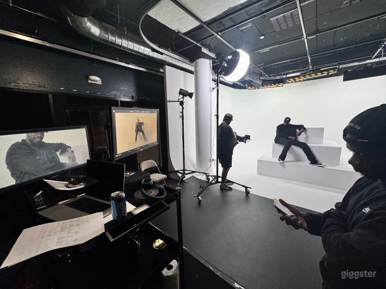  White Cyc Wall Studio for Video Production & Photography 