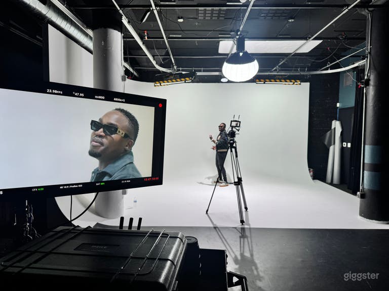  White Cyc Wall Studio for Video Production & Photography 