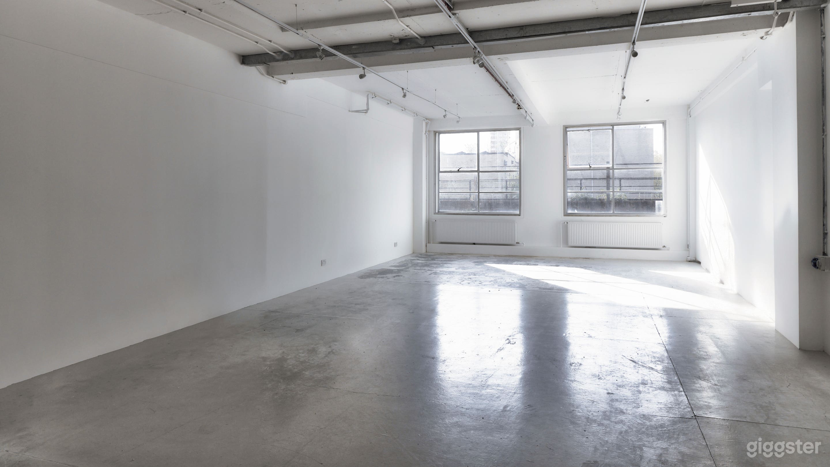 Large Natural Light Photo Studio Photo 1