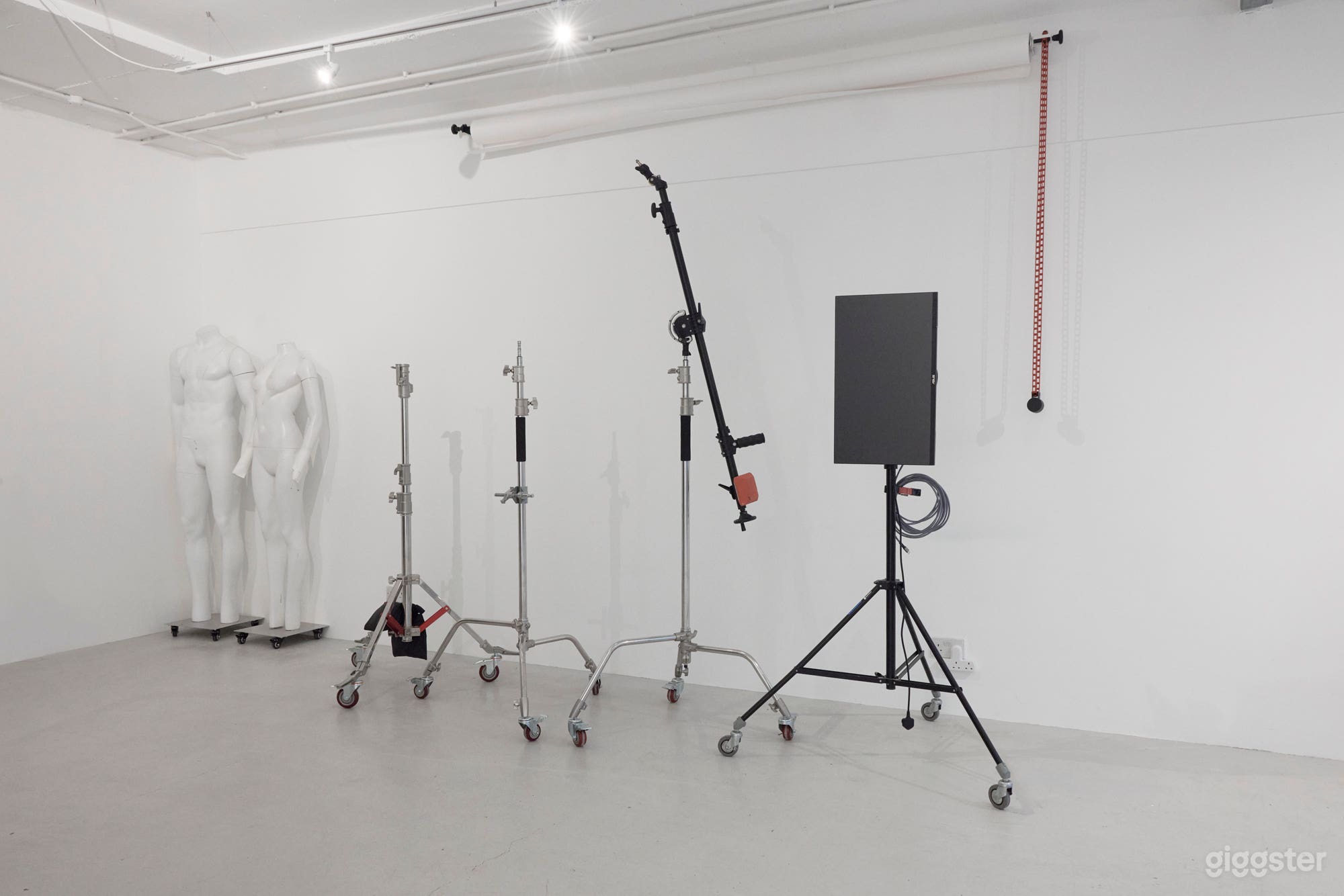 Large Natural Light Photo Studio Photo 2