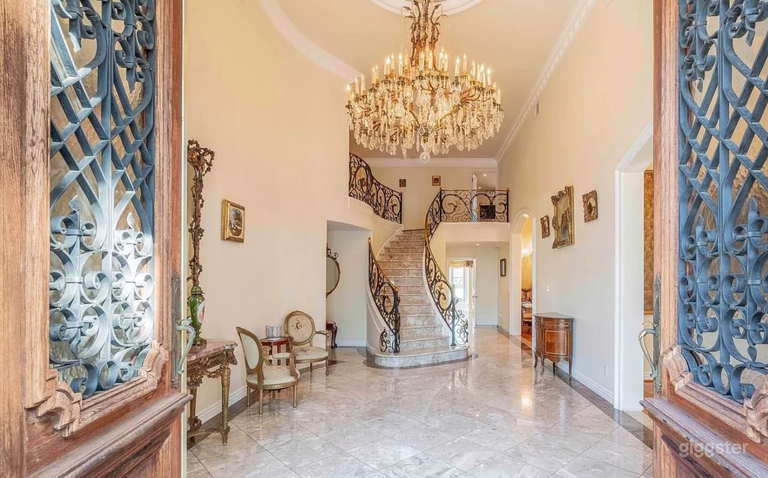  Amazing Hollywood Hills Mansion  