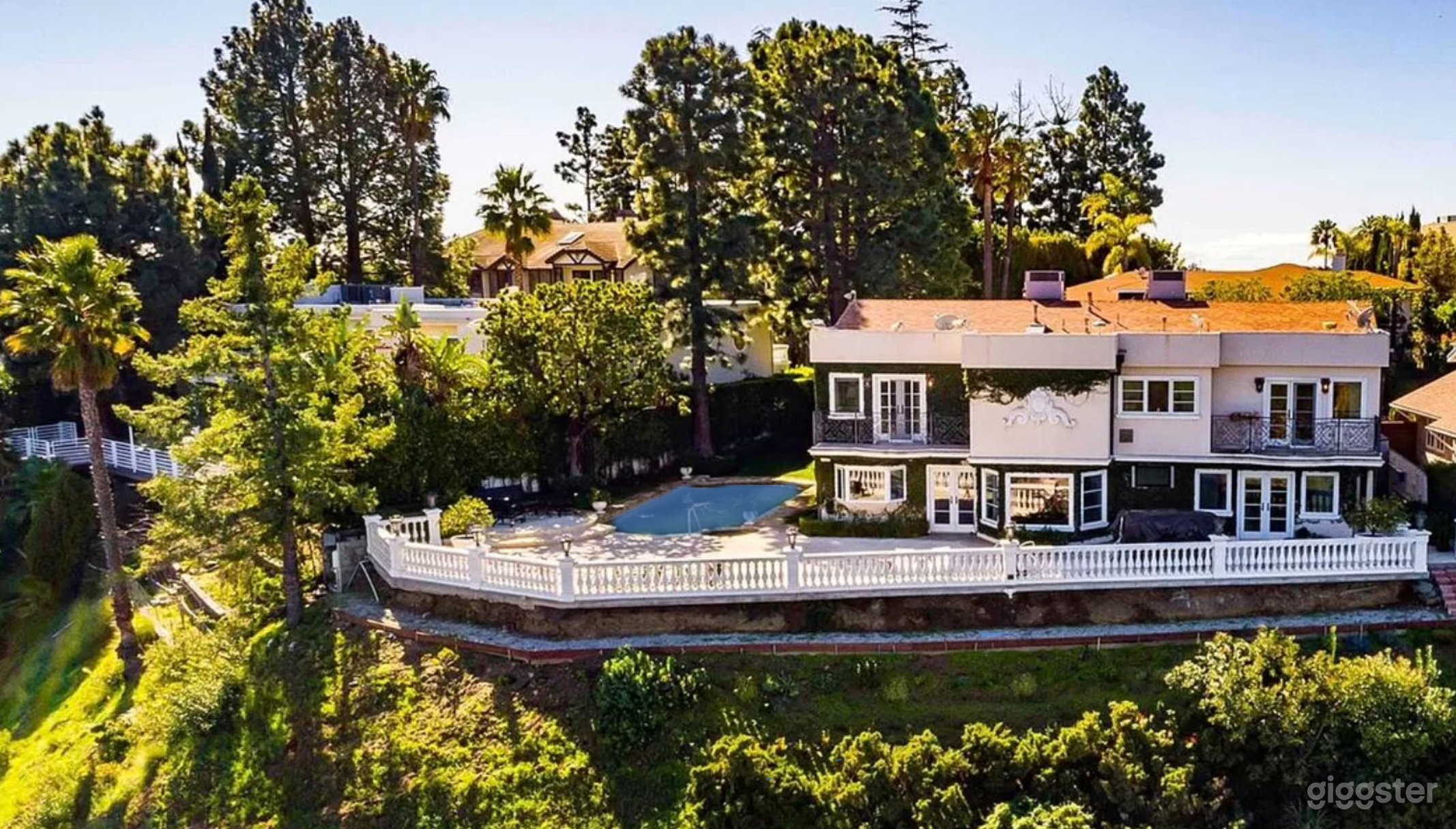 Amazing Hollywood Hills Mansion  Photo 1