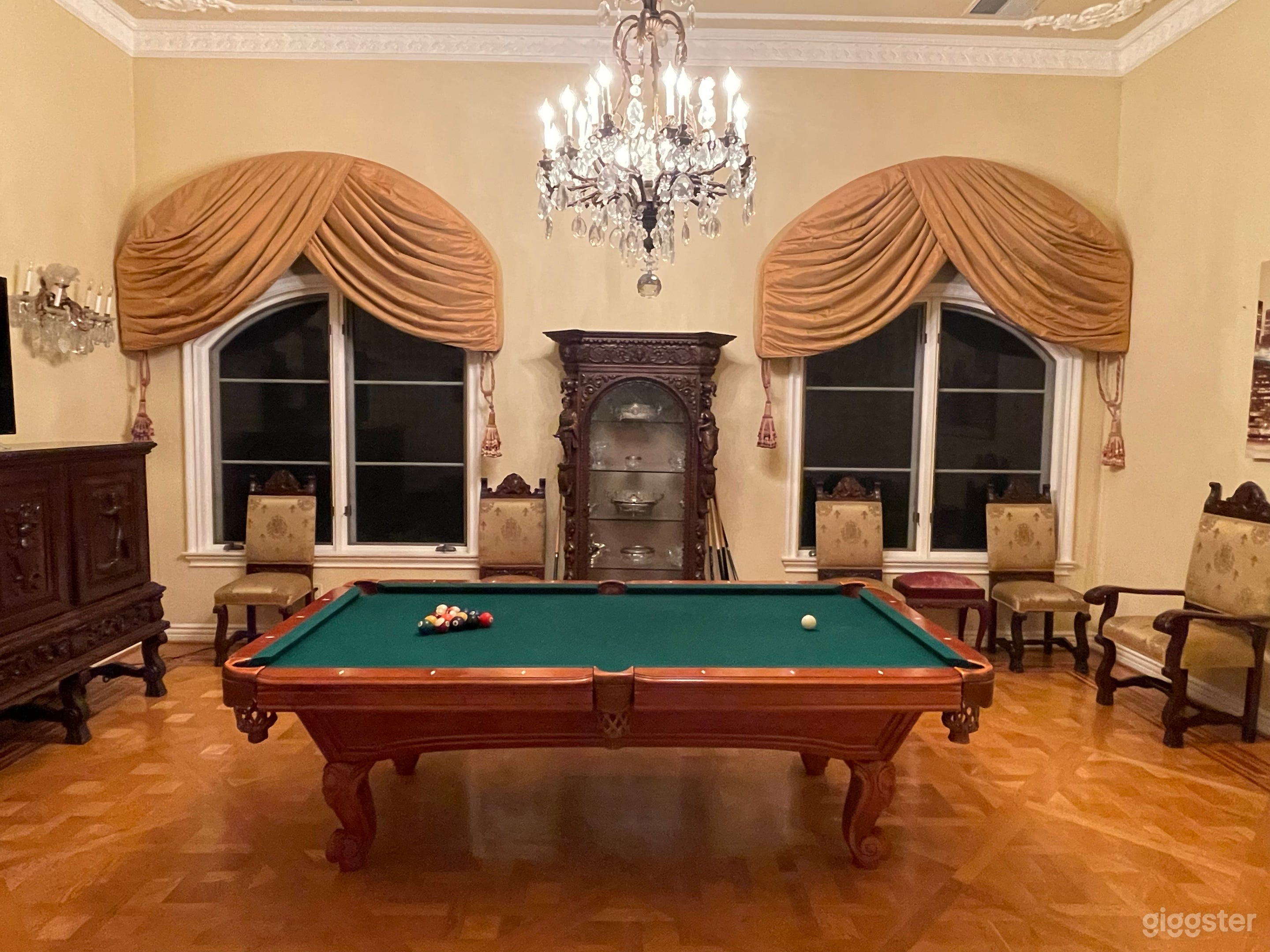 Amazing Hollywood Hills Mansion  Photo 4