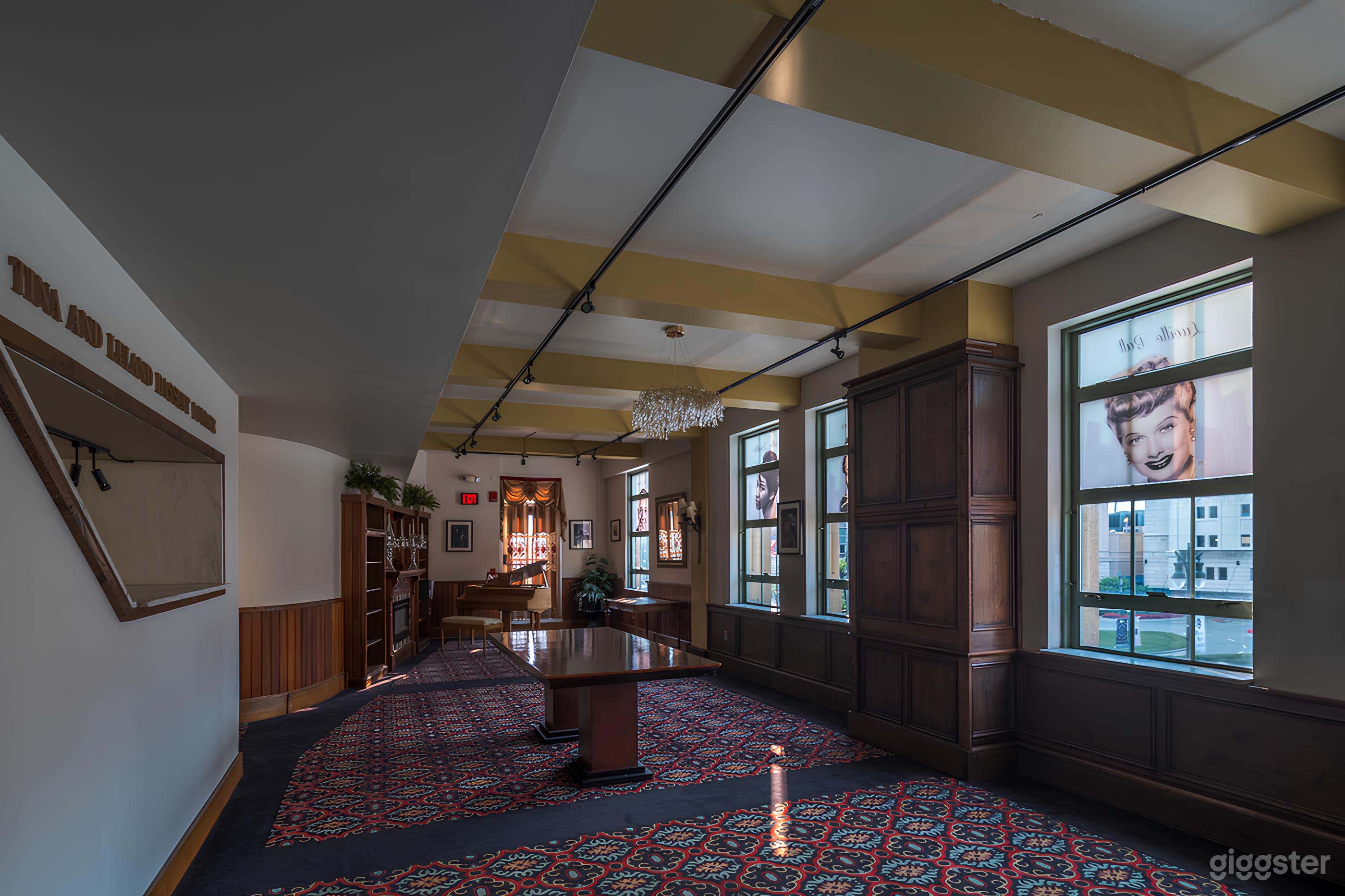 BASSETT LOUNGE Photo 2