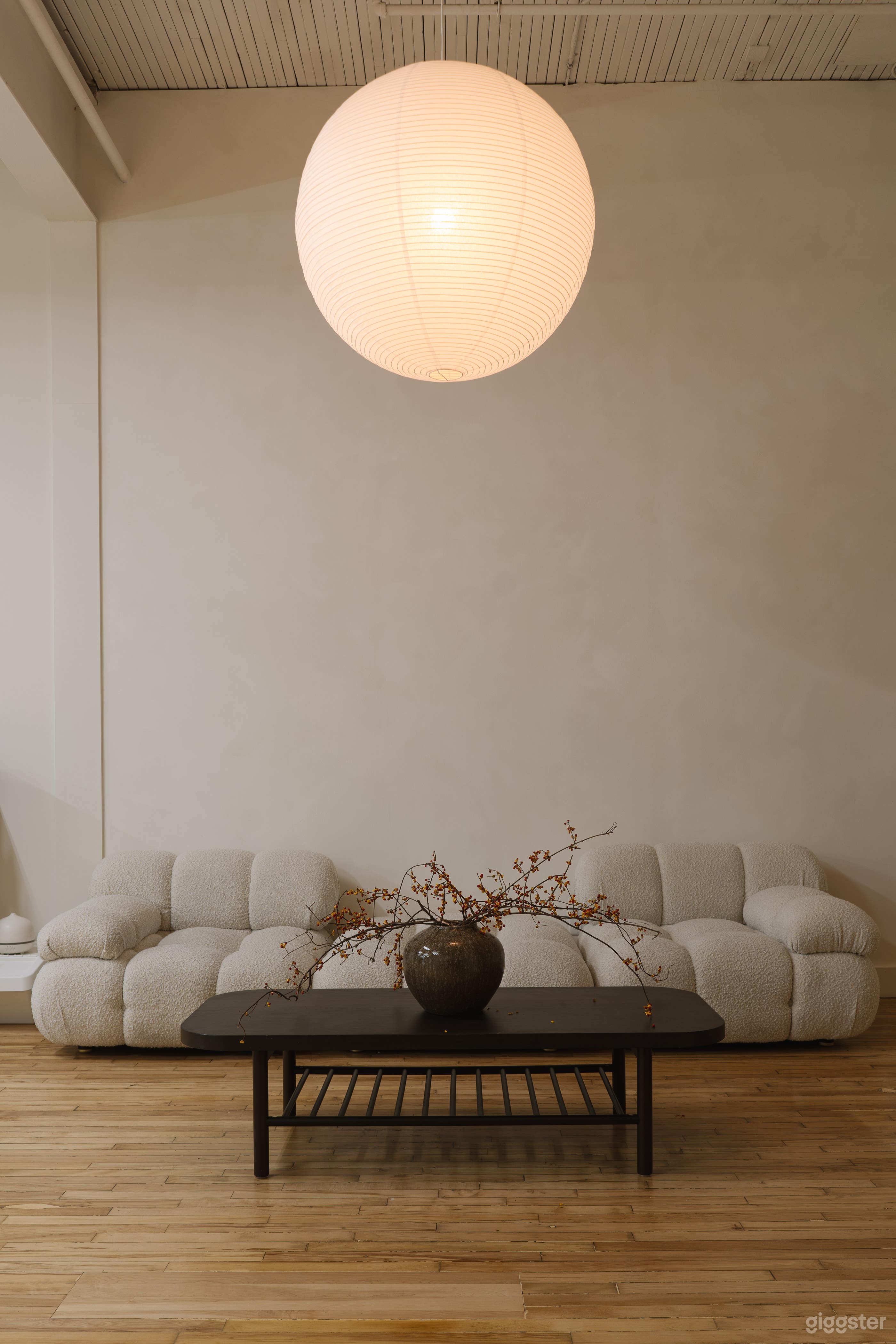 Natural Light Studio, 13 ft Ceiling, 1500 sq. ft Photo 4