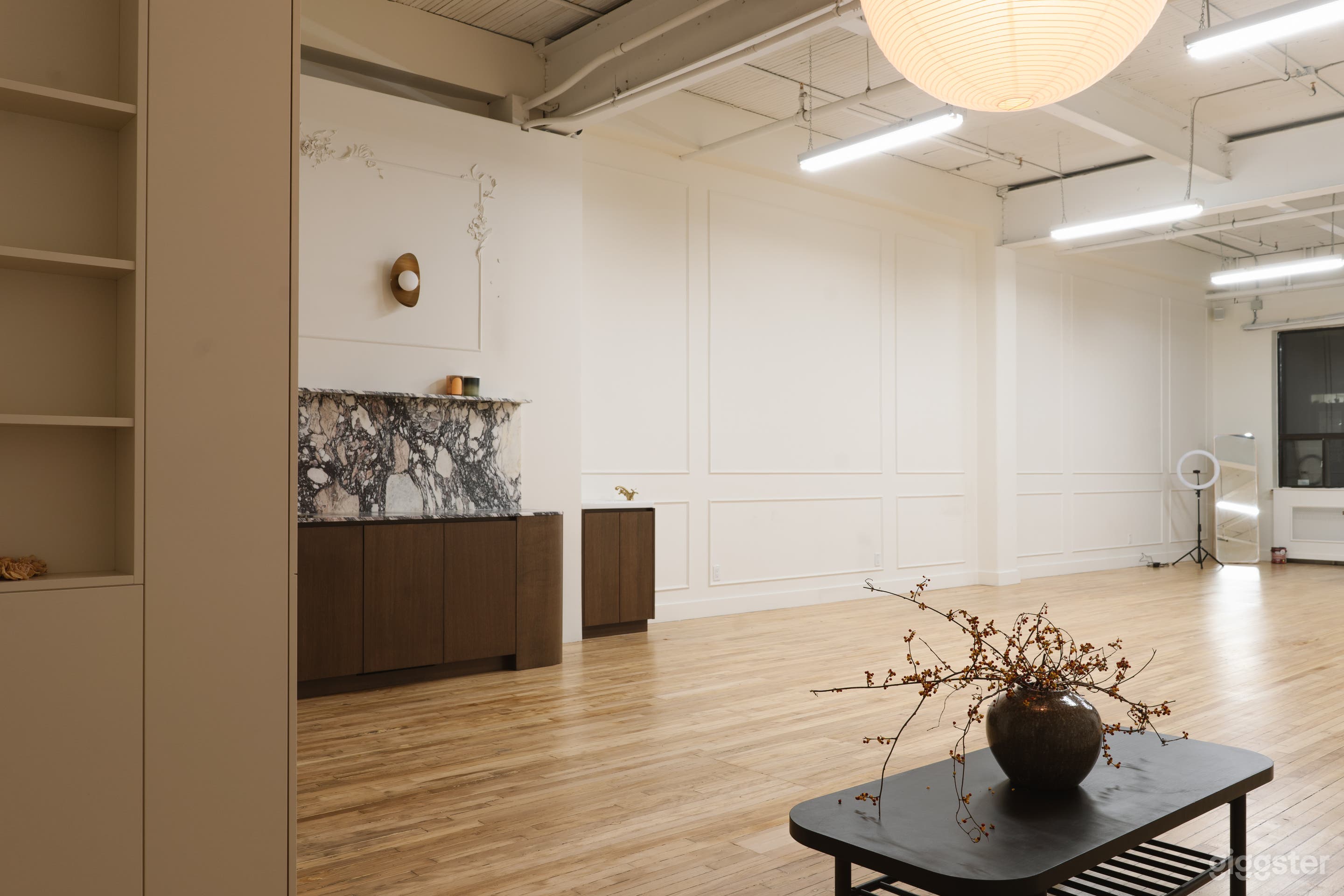 Natural Light Studio, 13 ft Ceiling, 1500 sq. ft Photo 1