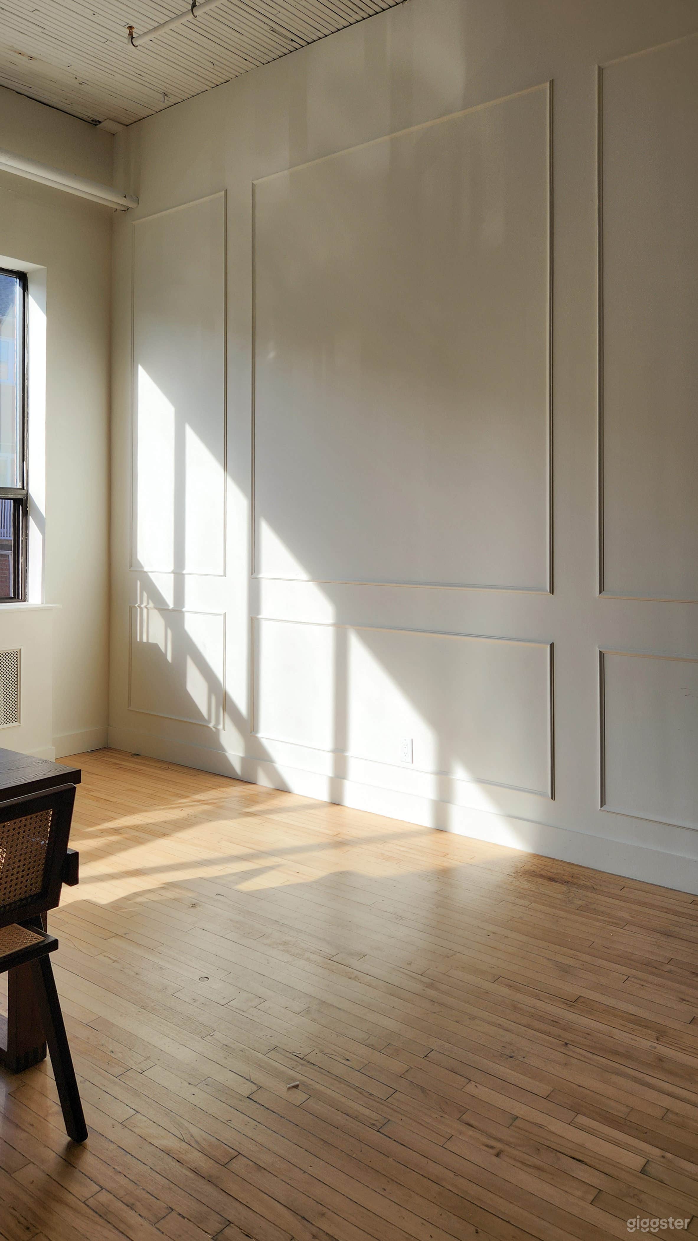 Natural Light Studio, 13 ft Ceiling, 1500 sq. ft Photo 3
