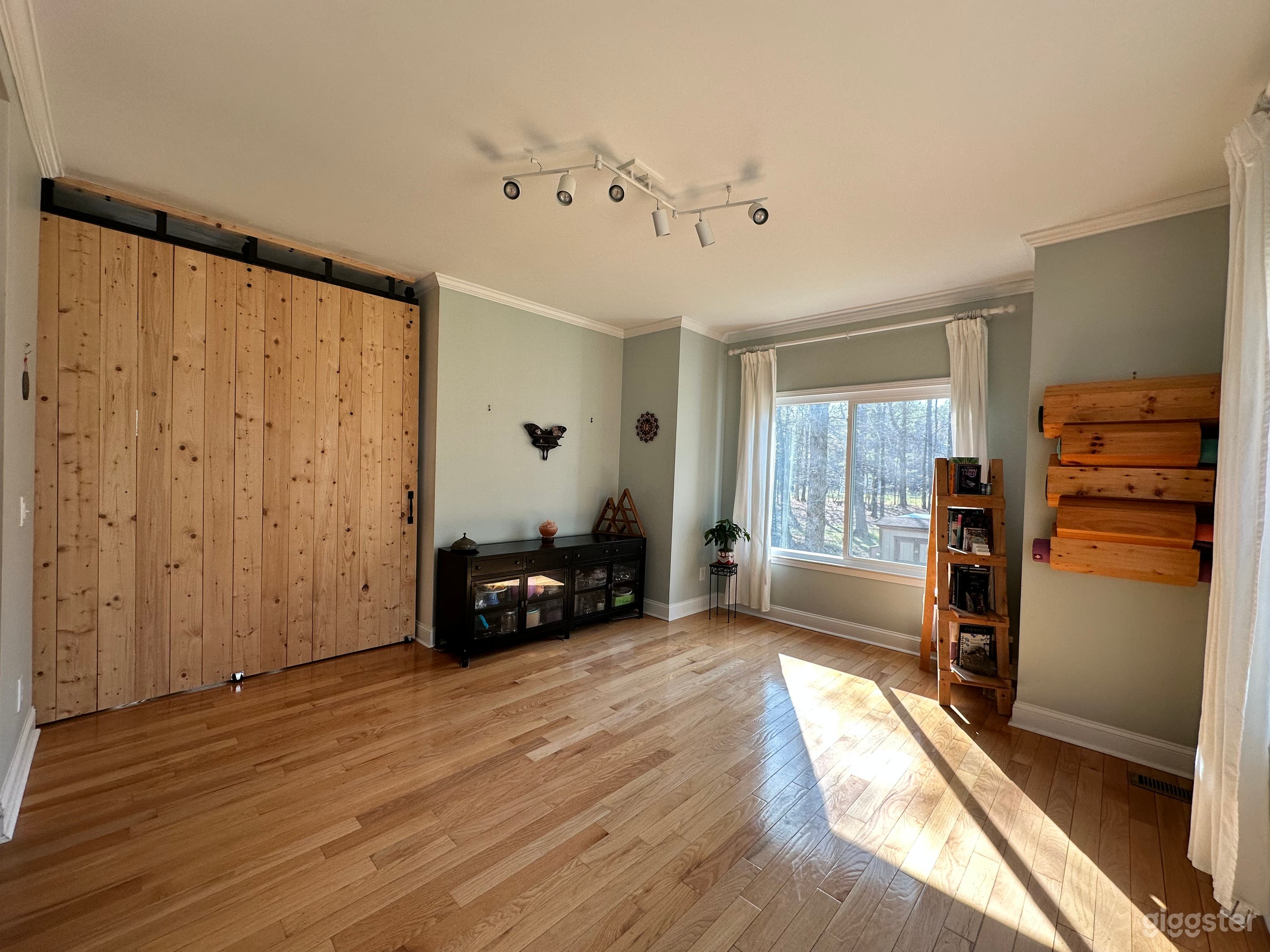 Main floor, dining room used as yoga room