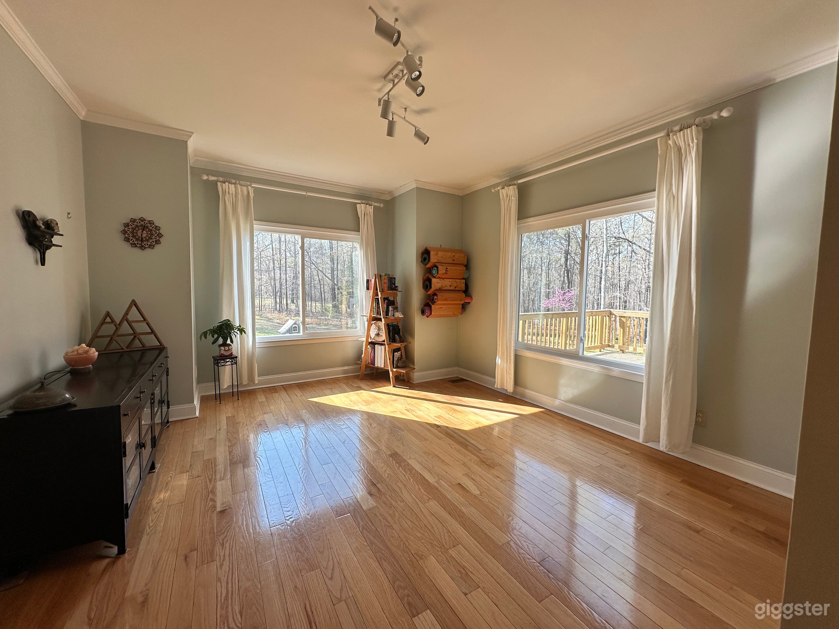 Main floor, dining room used as yoga room