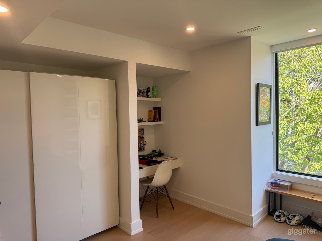 Modern 3,500 sq ft Home with Rooftop Deck — Danforth Village Photo 2