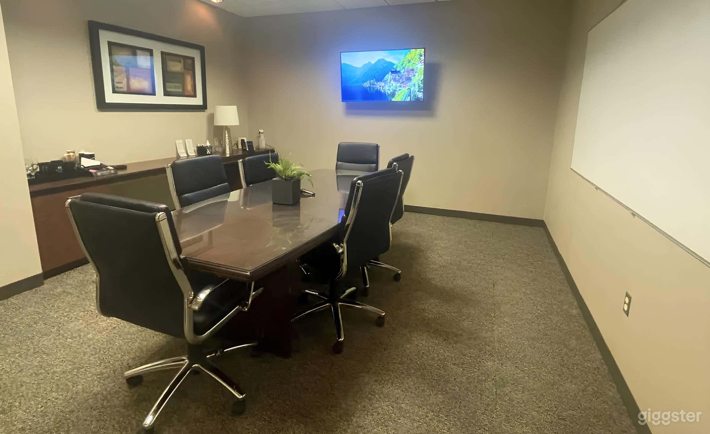 Spacious Executive Meeting Room for 6-8 Photo 4