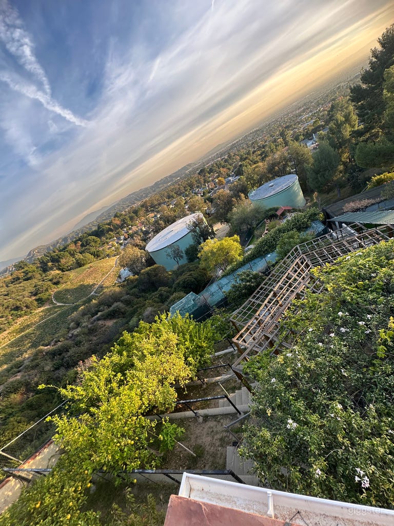  Unique, rare, luxury 360 view of city 