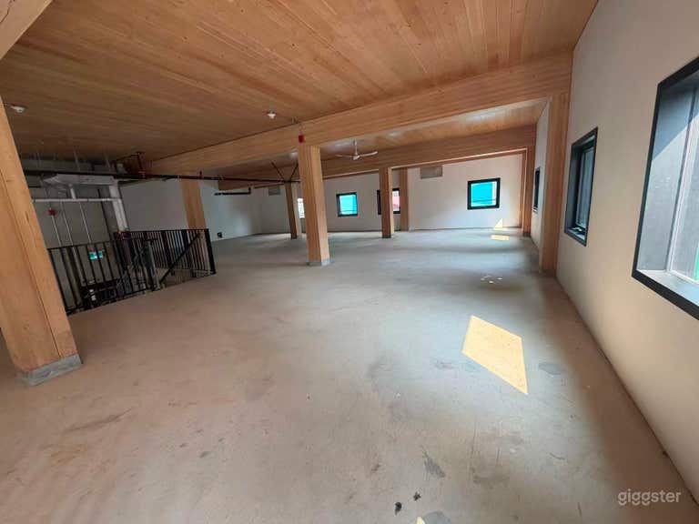  Mount Pleasant 6000 sqft 18ft Tall Neuf construit Rez-de-chaussée 