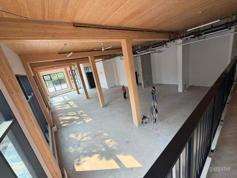 Mount Pleasant 6000 sqft 18ft Tall Neuf construit Rez-de-chaussée 