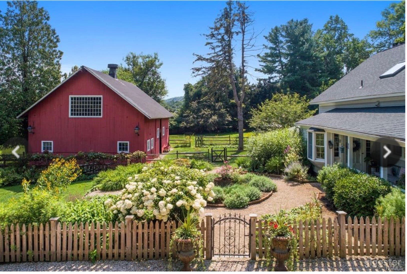 1895 Carriage House Home w/English Gardens &amp; Barn Photo 1
