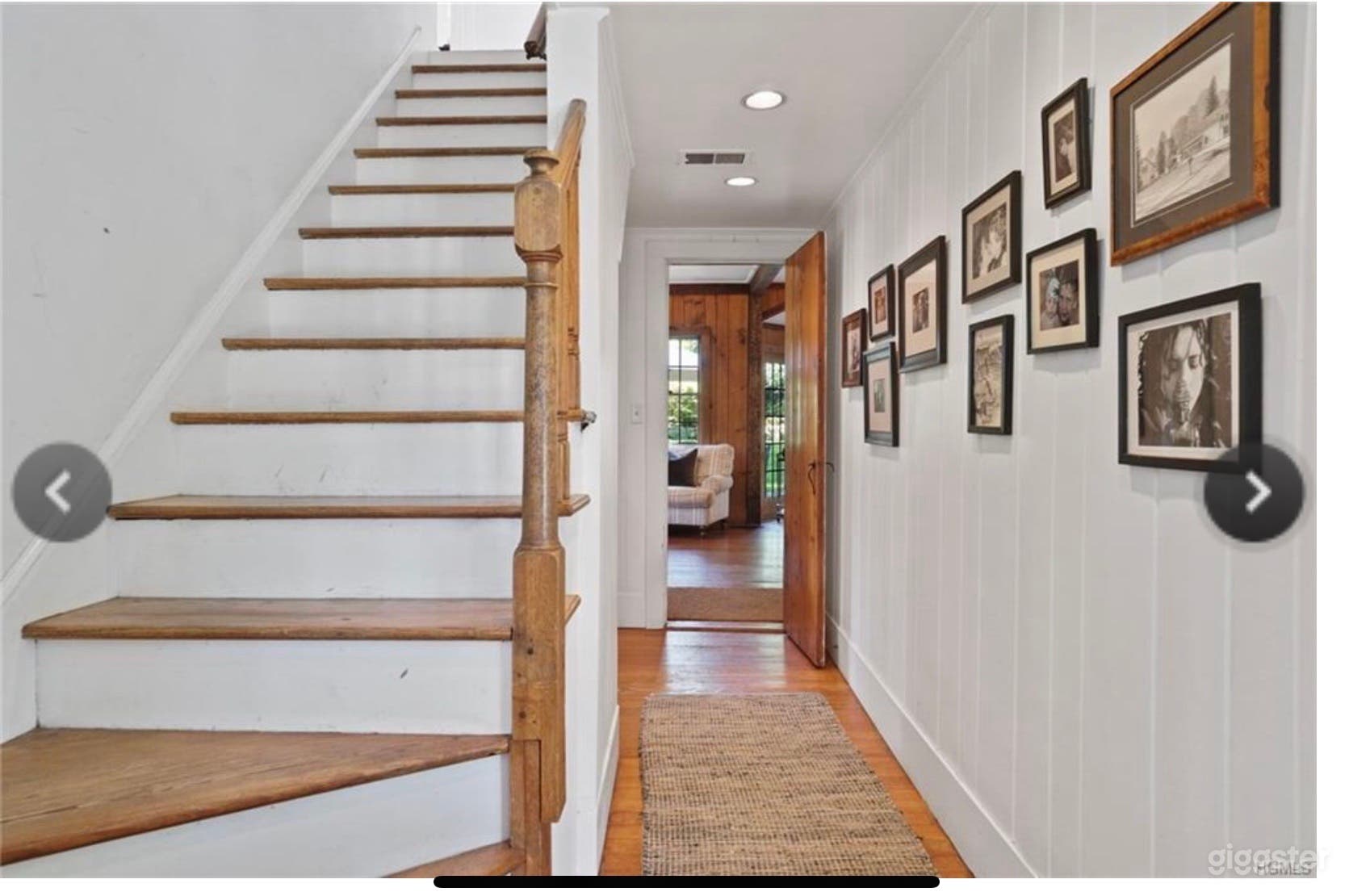 1895 Carriage House Home w/English Gardens &amp; Barn Photo 4