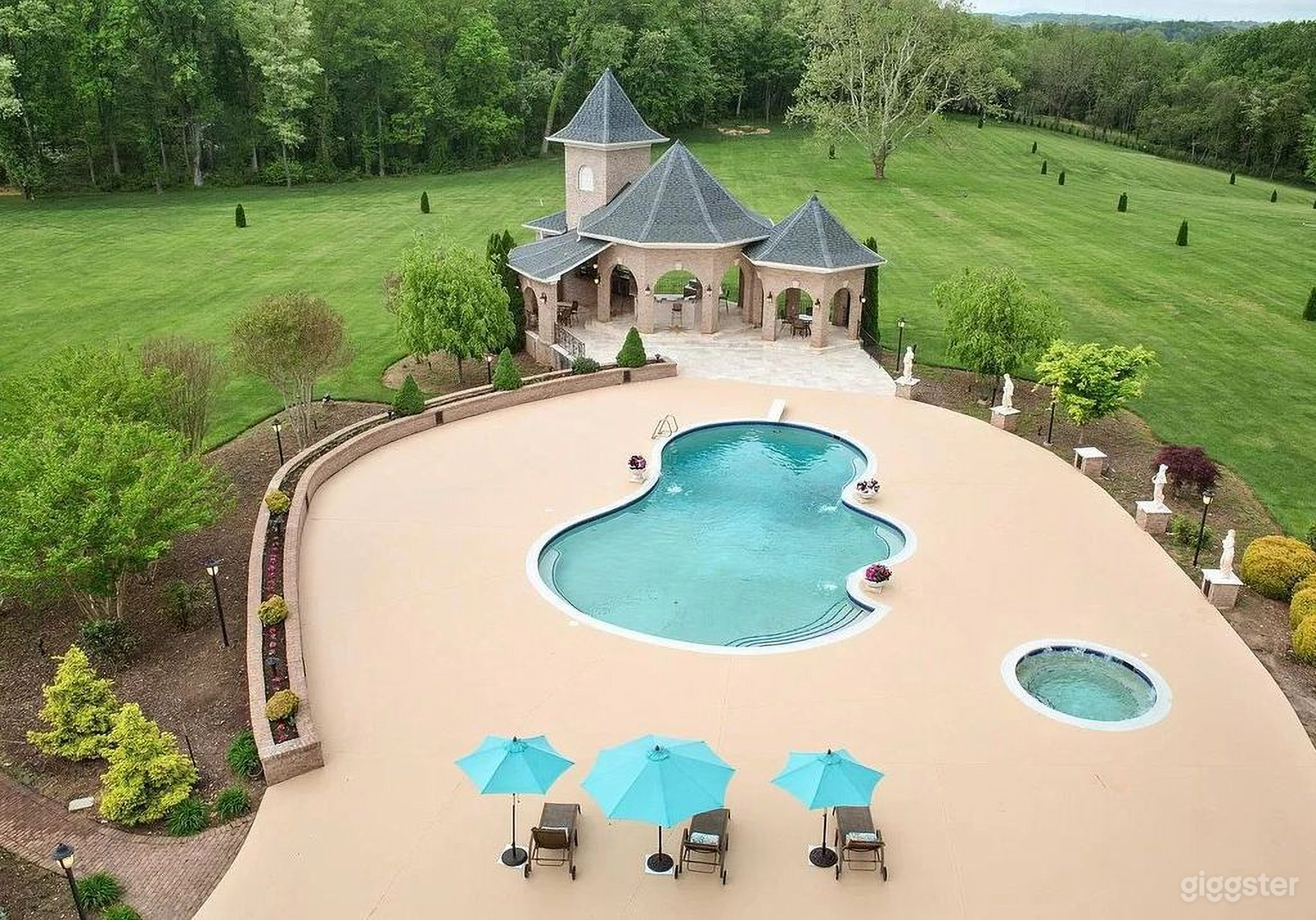Resort-style Pool with Pool house Photo 1
