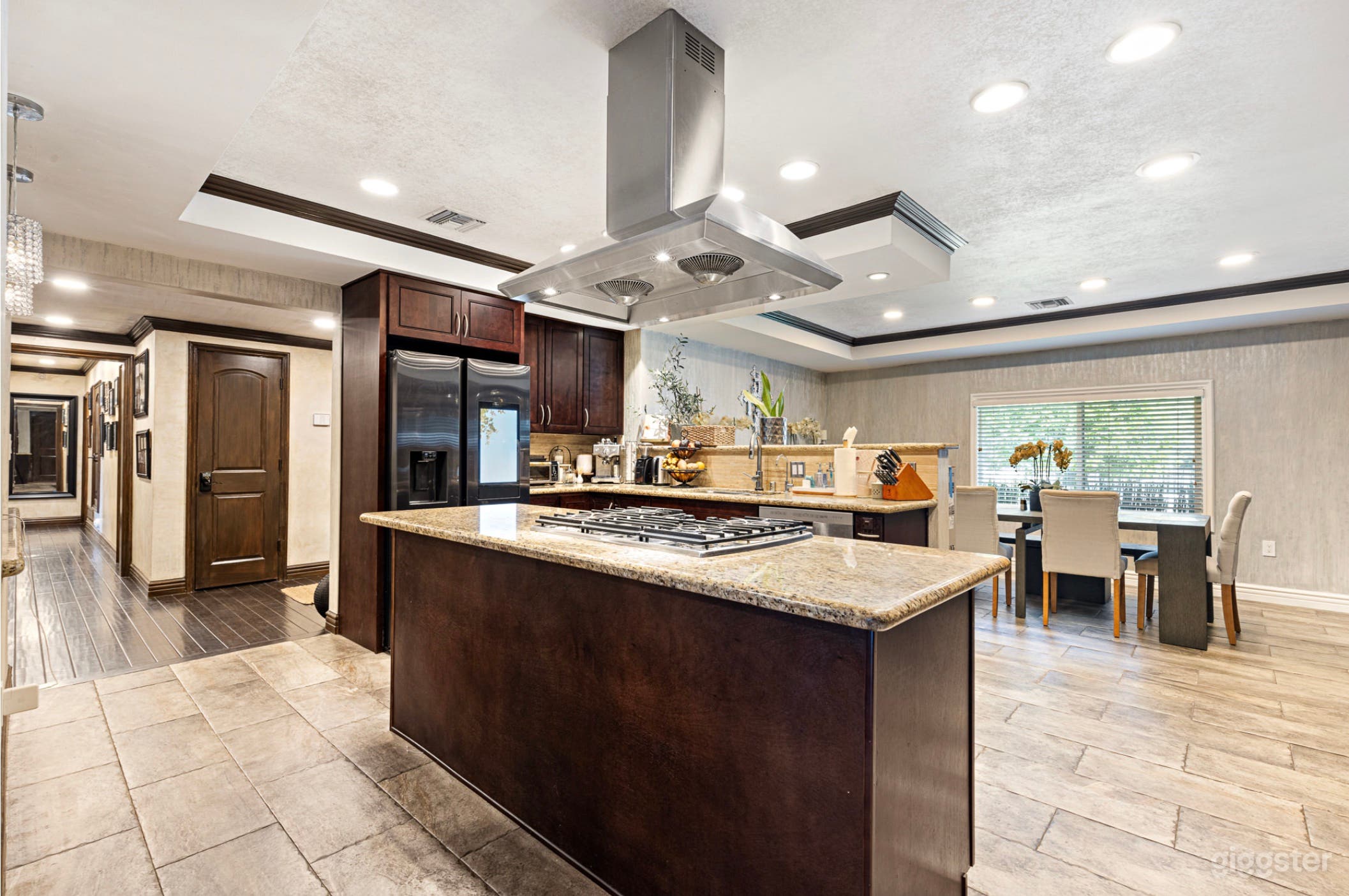 Modern Rustic Casa De Luster Photo 2