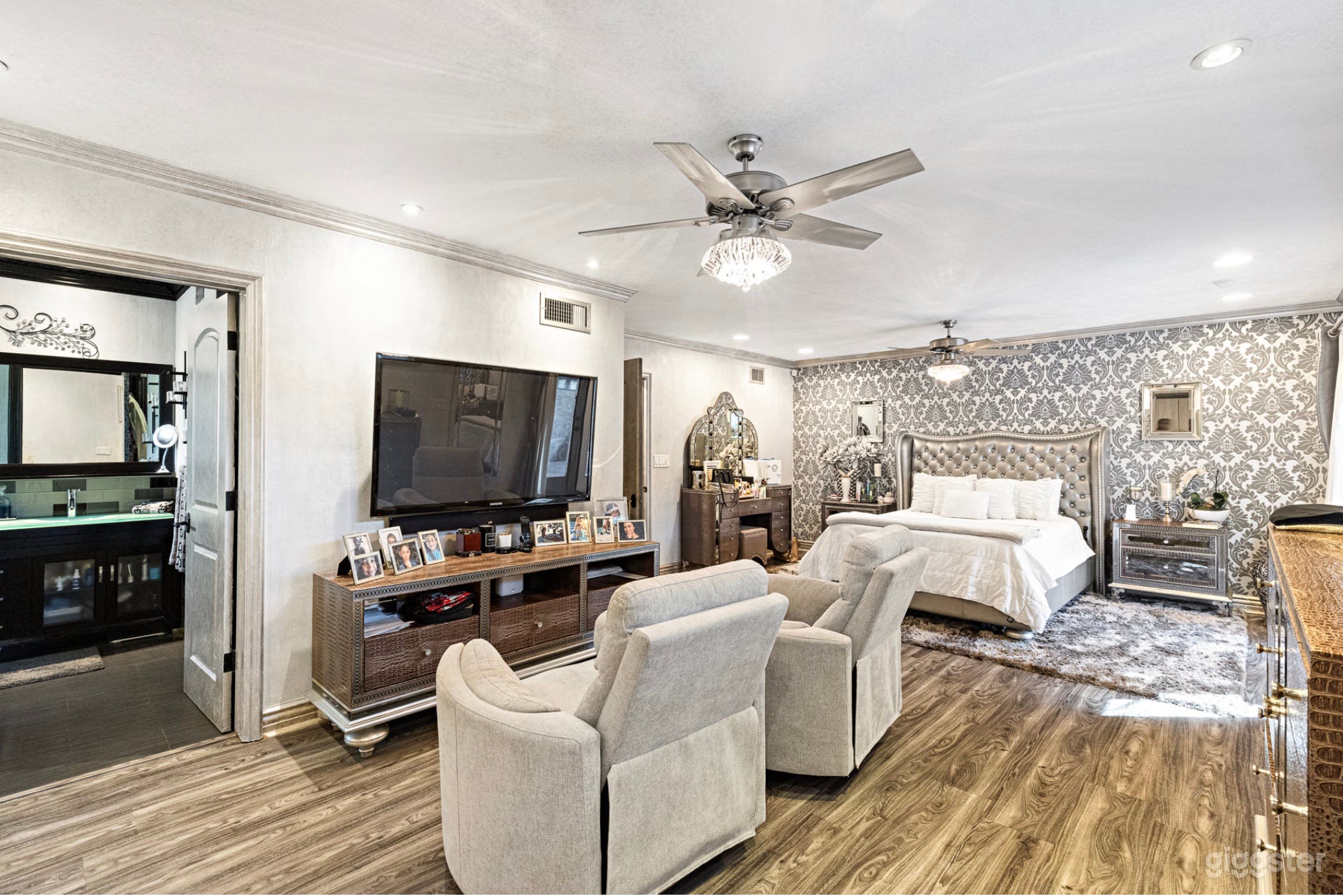 Modern Rustic Casa De Luster Photo 3