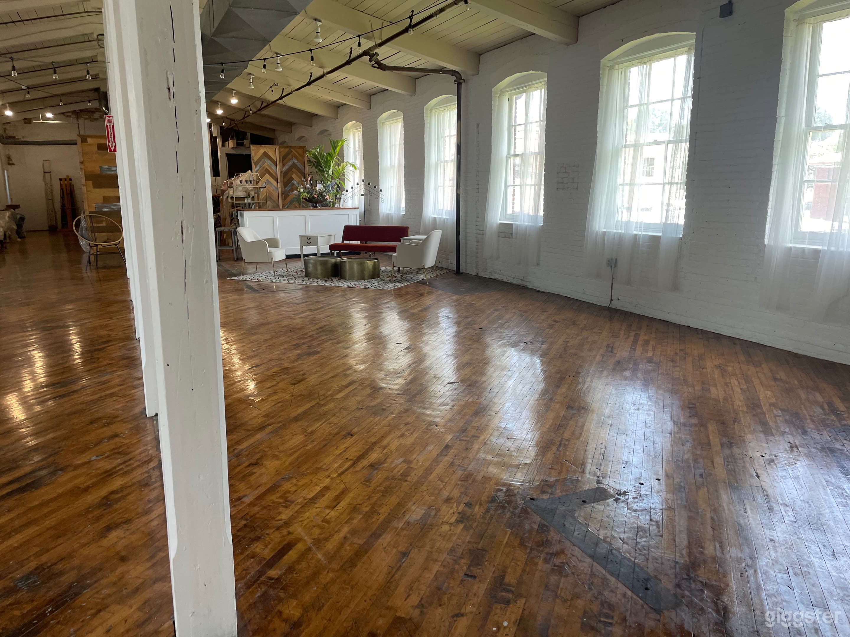 Large Lehigh Valley Studio with Tons of Natural Light Photo 3