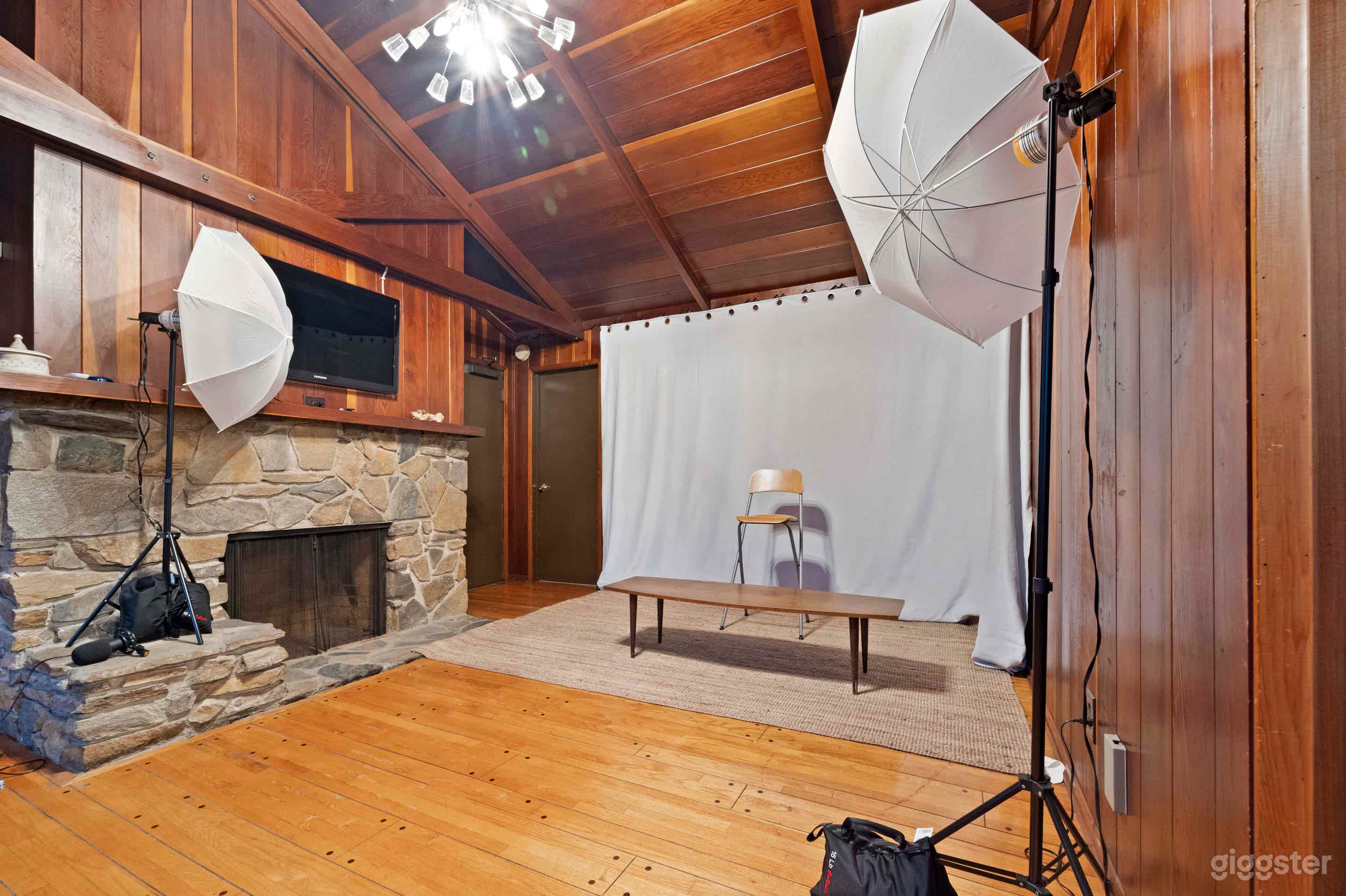 Upstairs Studio/Meeting/Production Space Photo 3