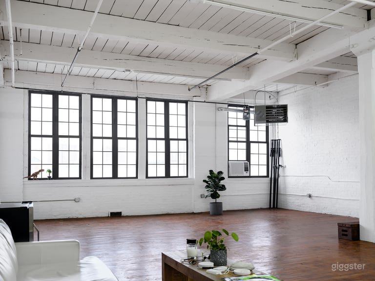  Spacious, Day-lit Photo Studio with Gear included! 