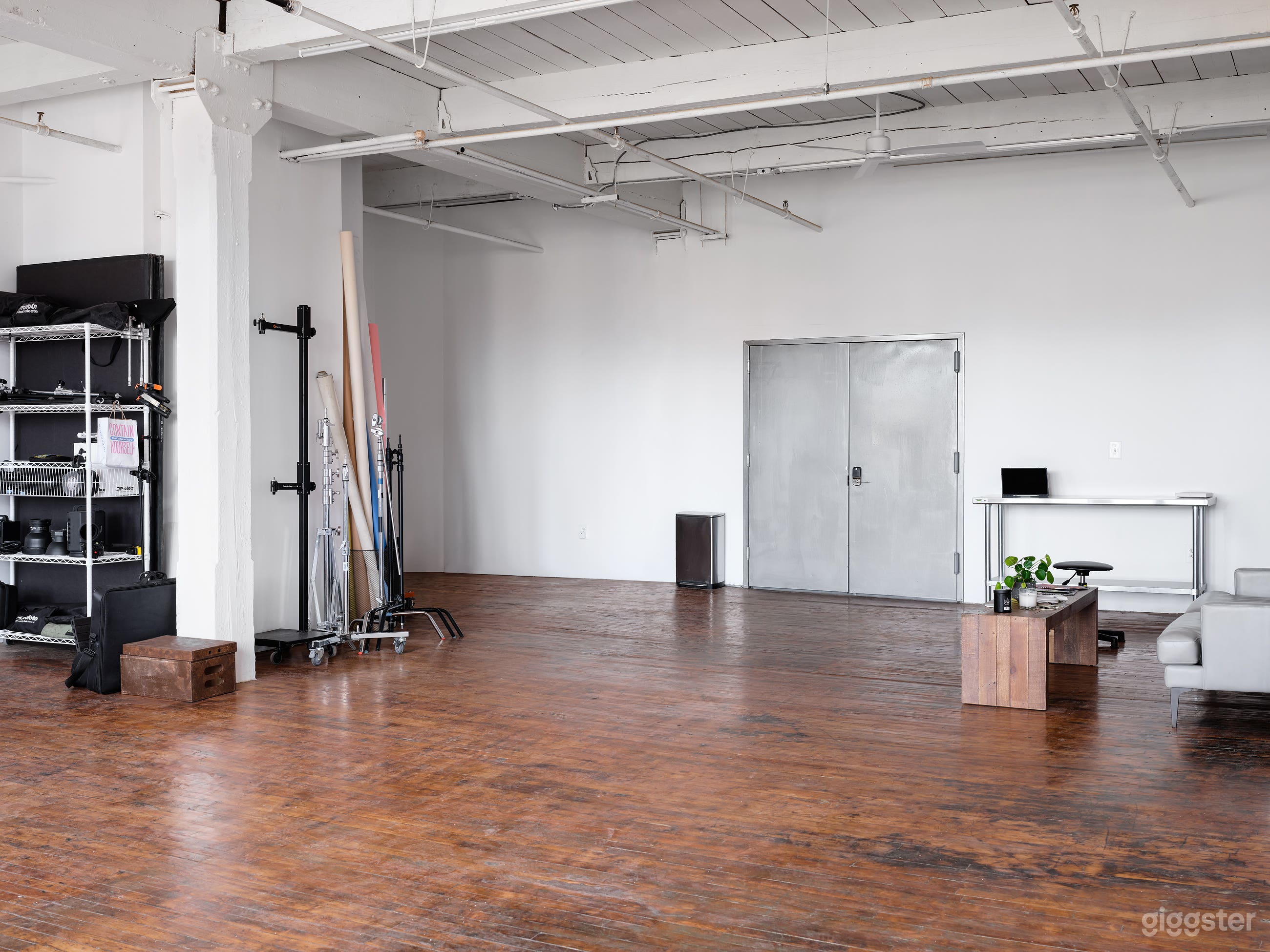 Spacious, Day-lit Photo Studio with Gear included! Photo 4