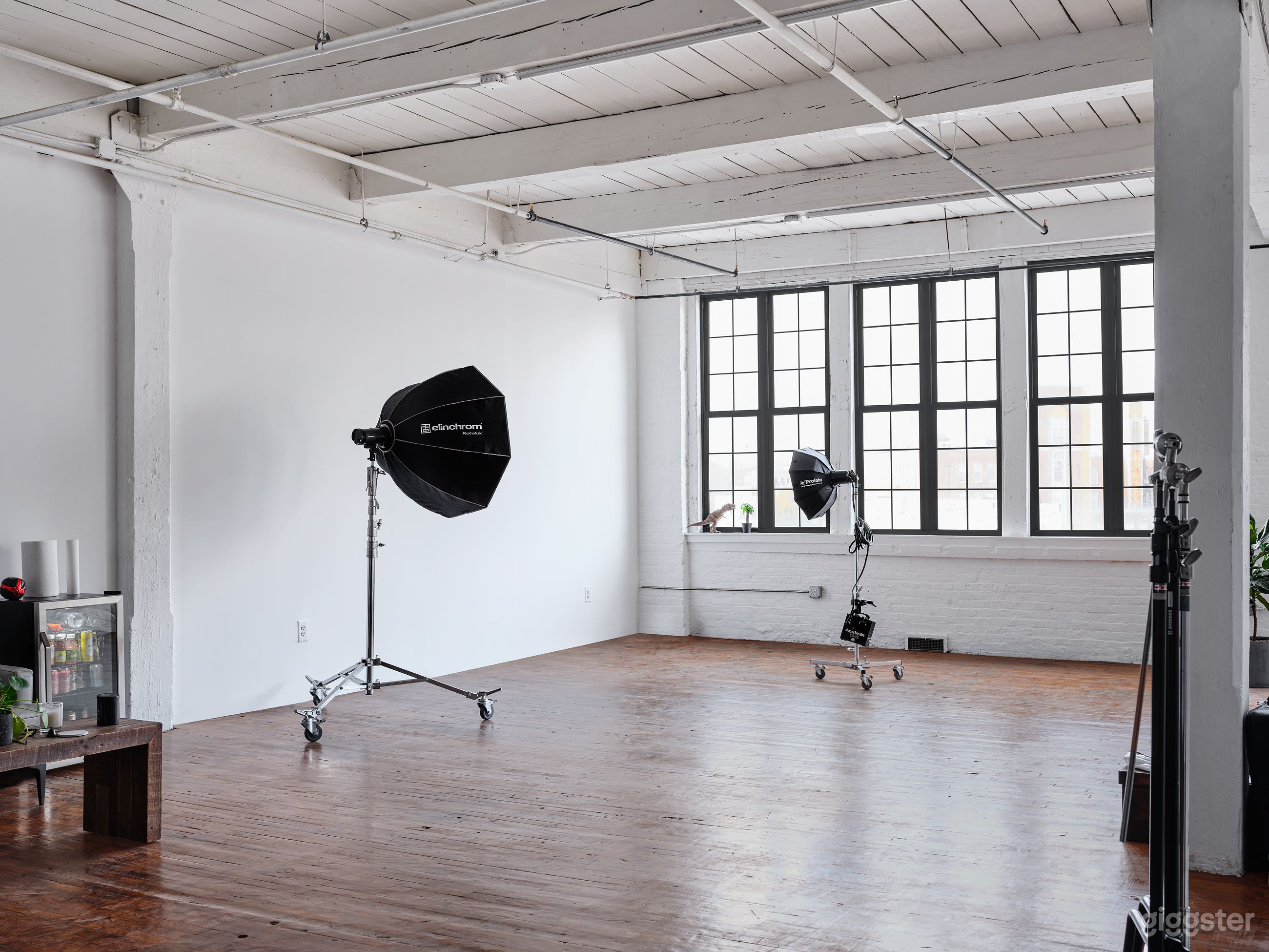 Spacious, Day-lit Photo Studio with Gear included! Photo 1
