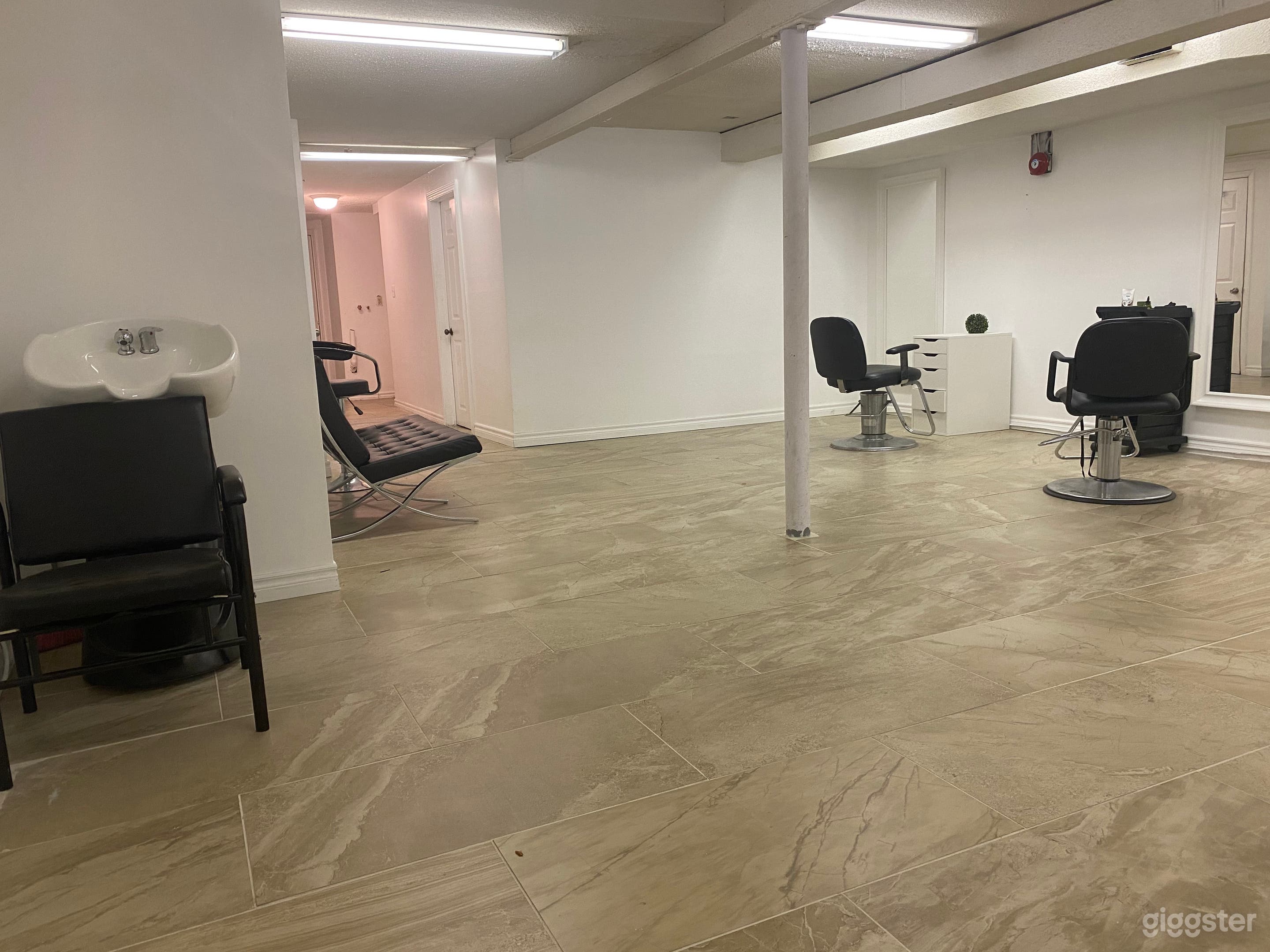 Open Concept Beauty Photoshoot Space  Photo 4