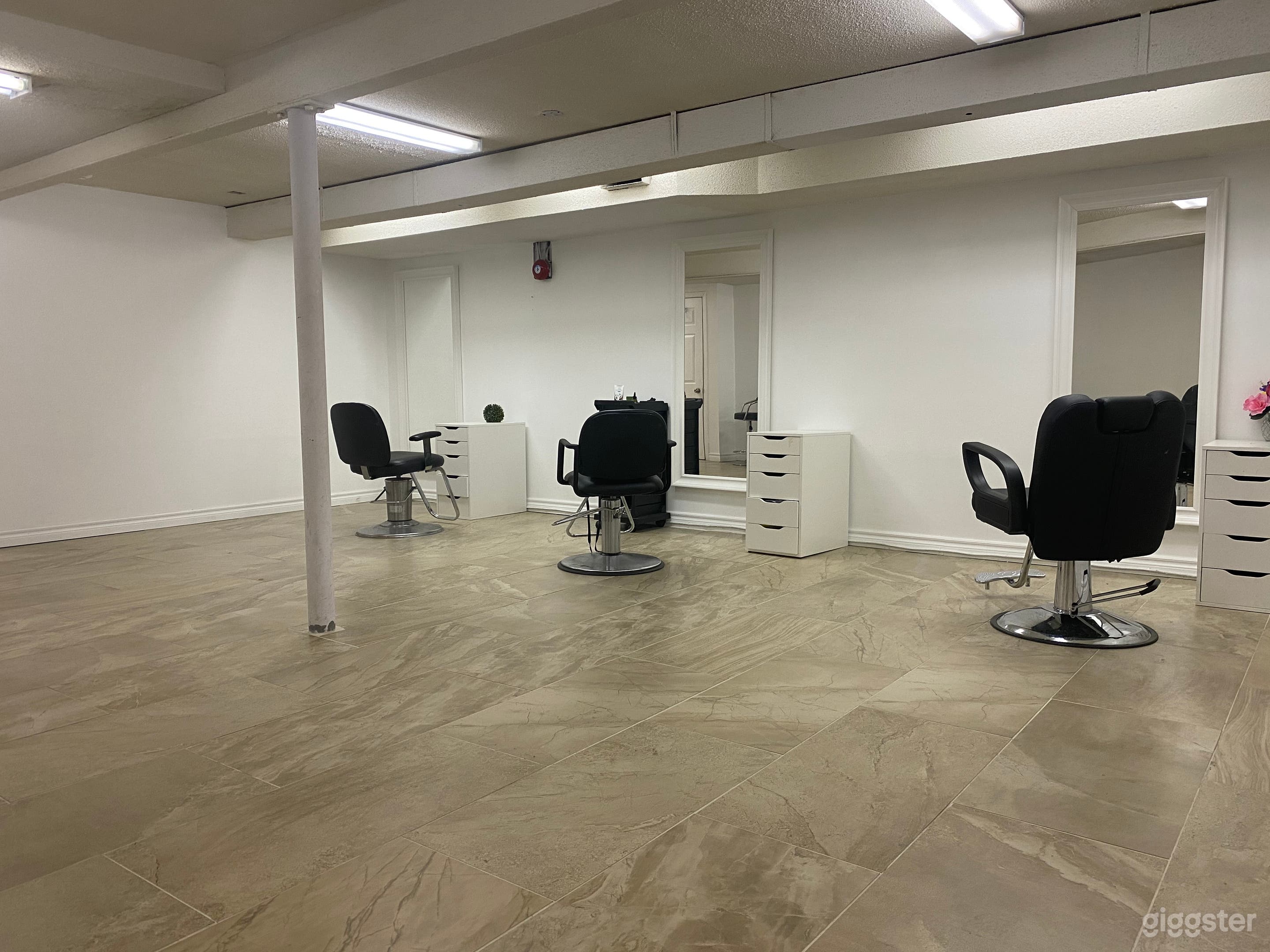 Open Concept Beauty Photoshoot Space  Photo 3