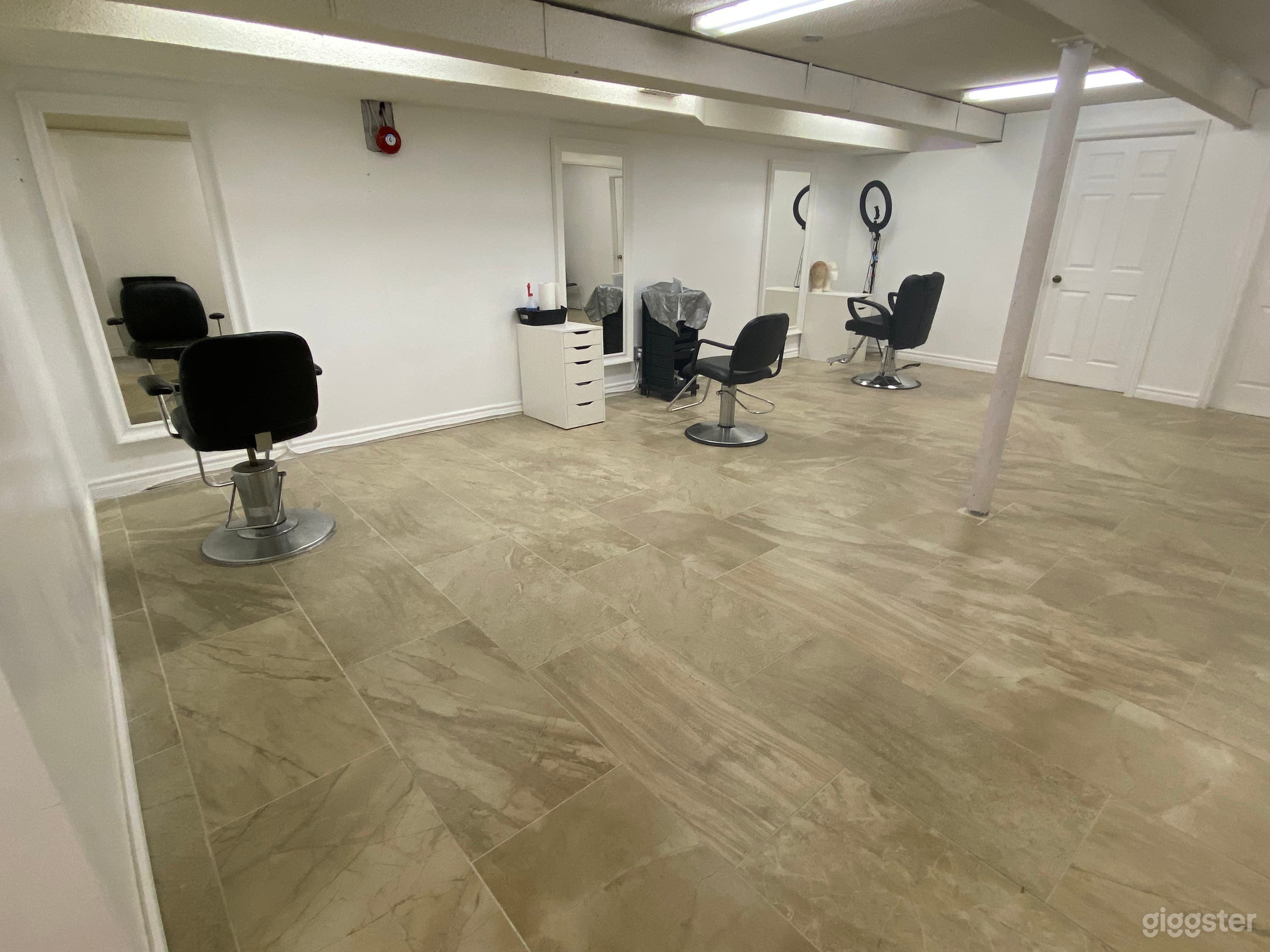 Open Concept Beauty Photoshoot Space  Photo 2