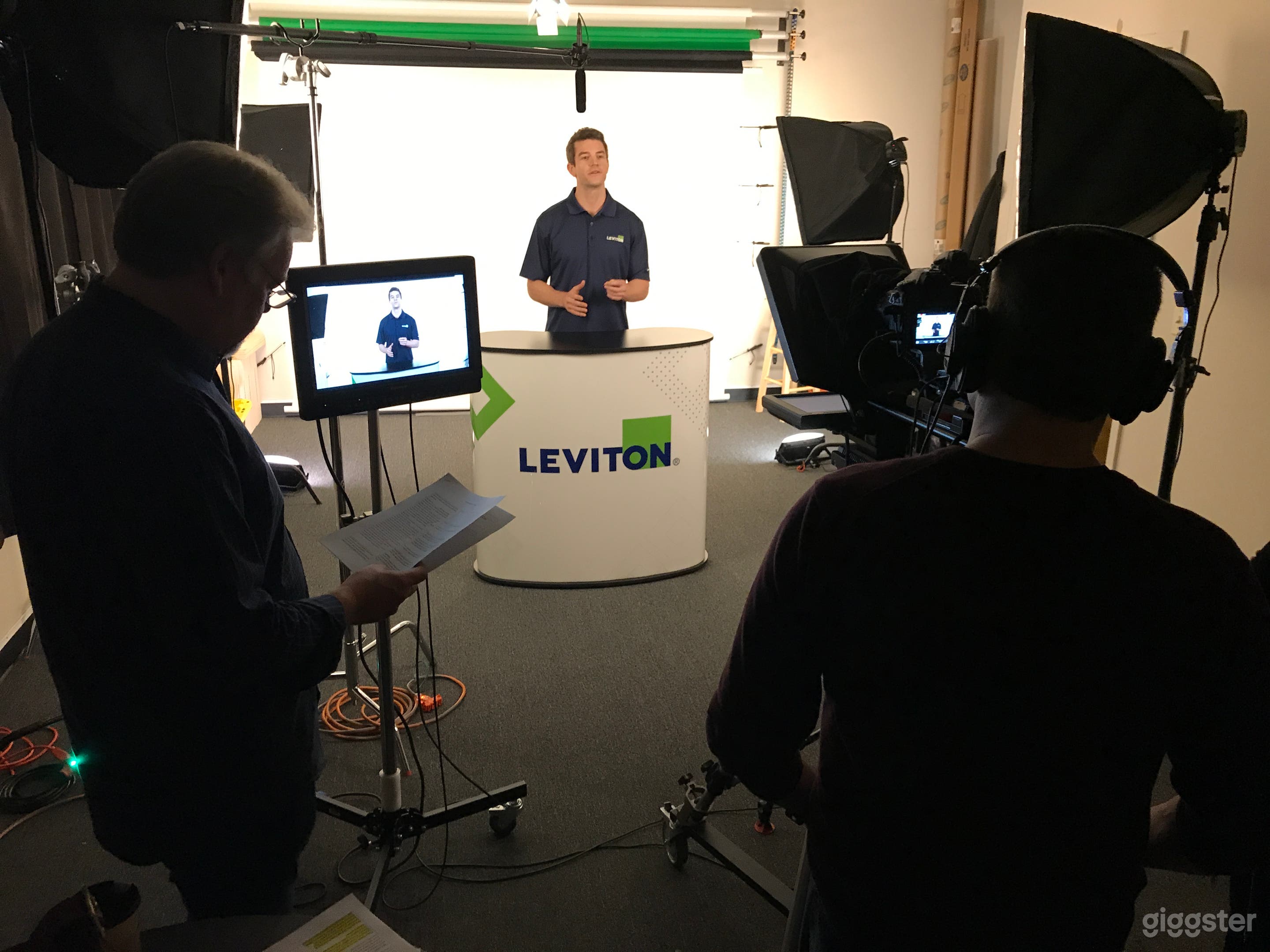 Single presenter stand-up using a teleprompter