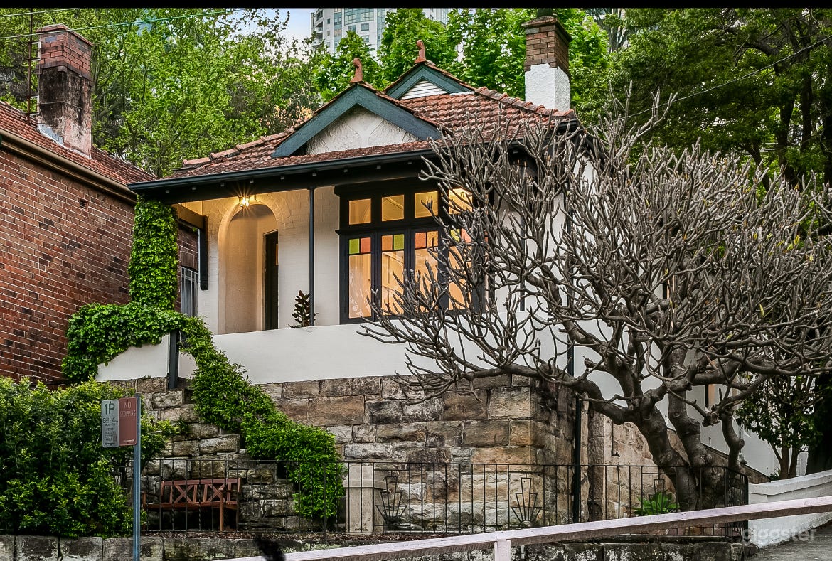1920s Heritage charm - steps to the city Photo 1