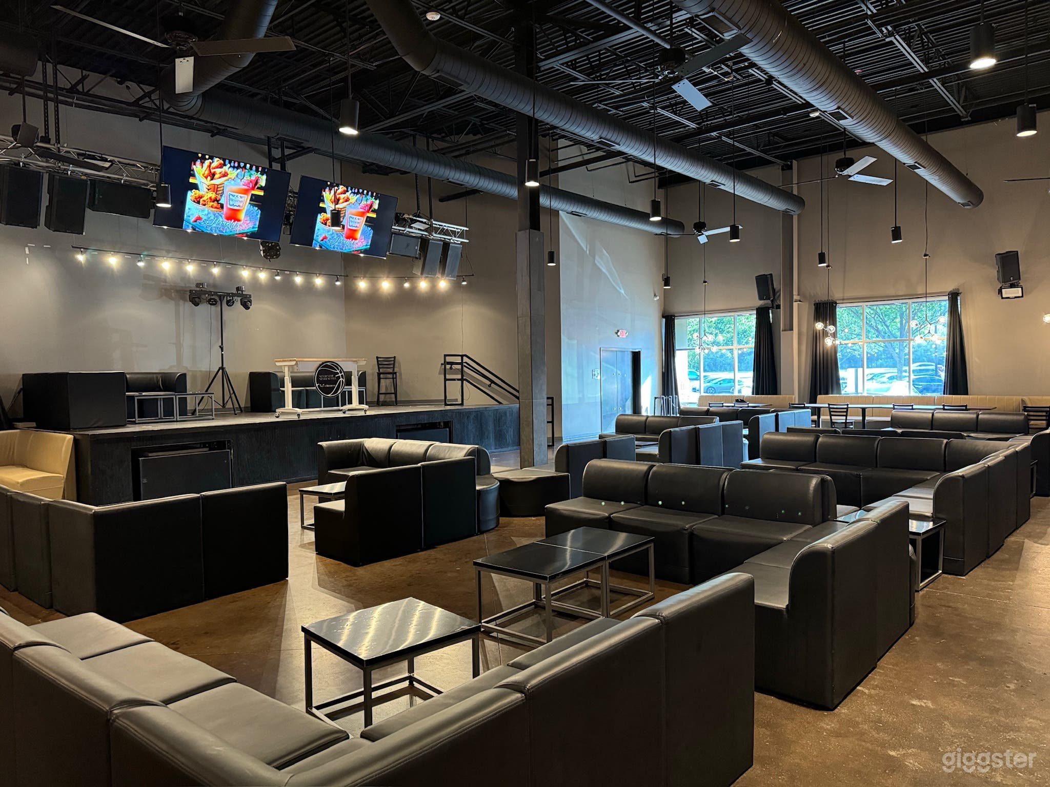 Trendy Bar and Lounge with Stage Photo 3