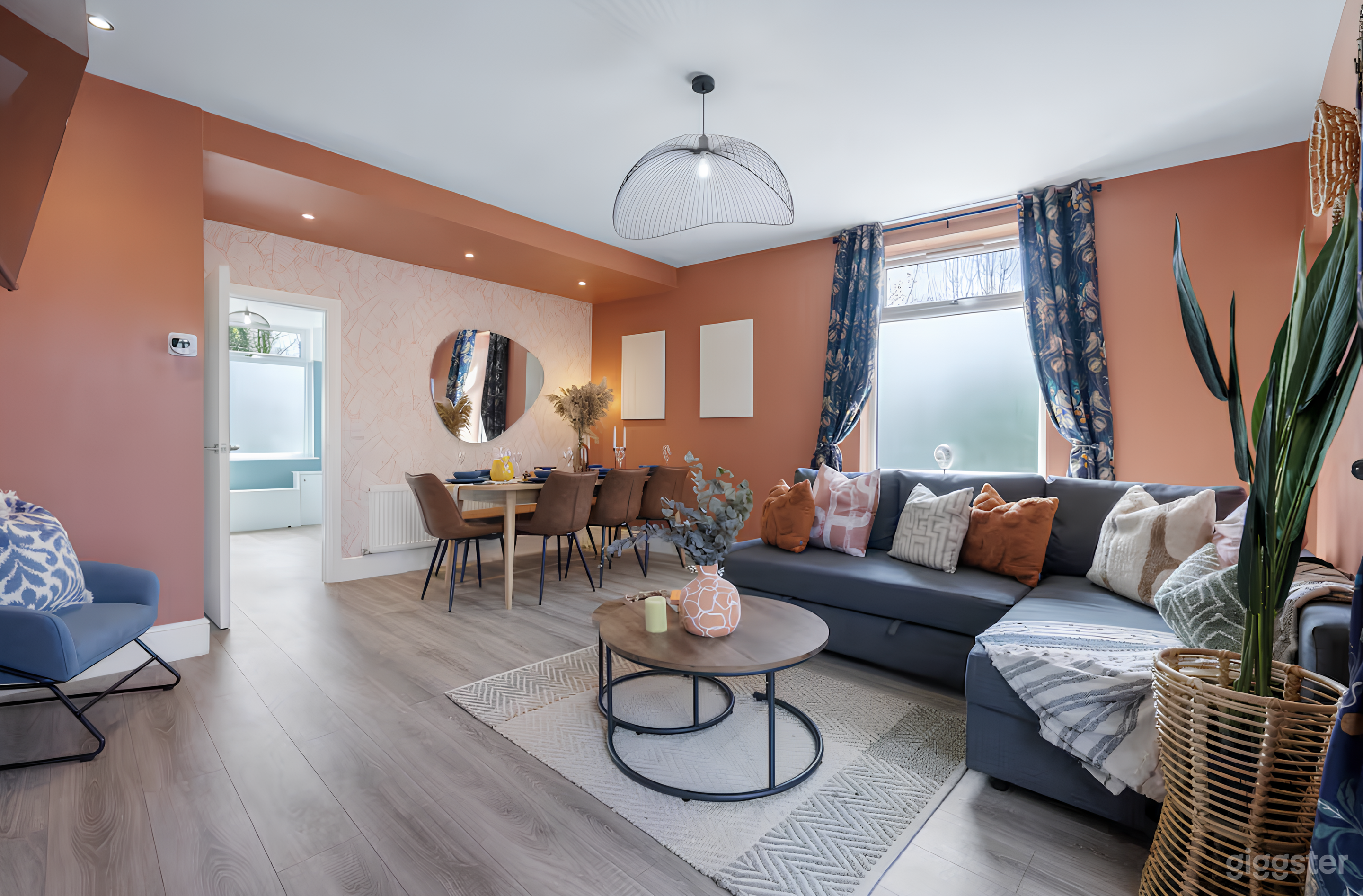 4 Bedroom Apartment Photo 2