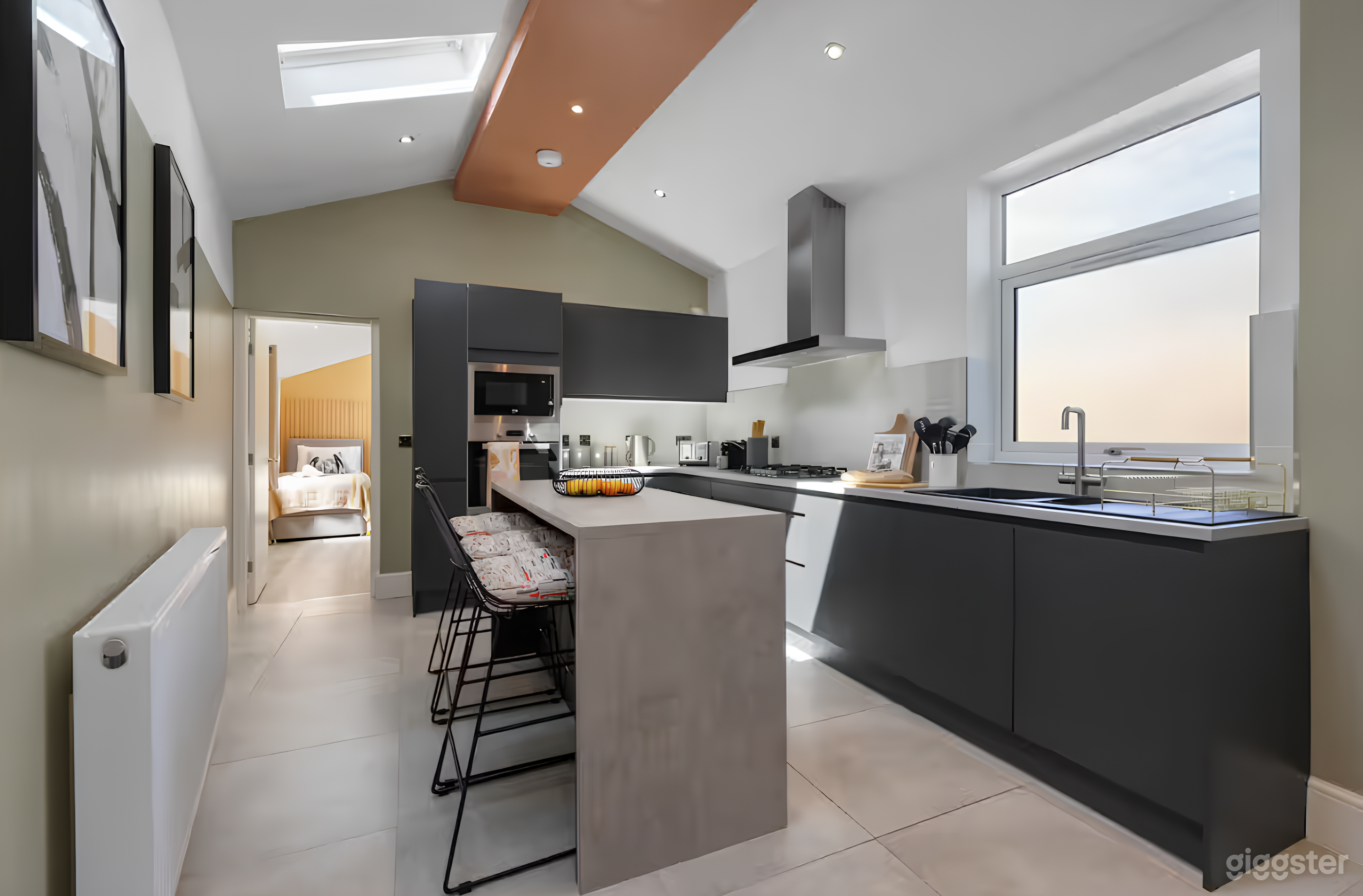 4 Bedroom Apartment Photo 3