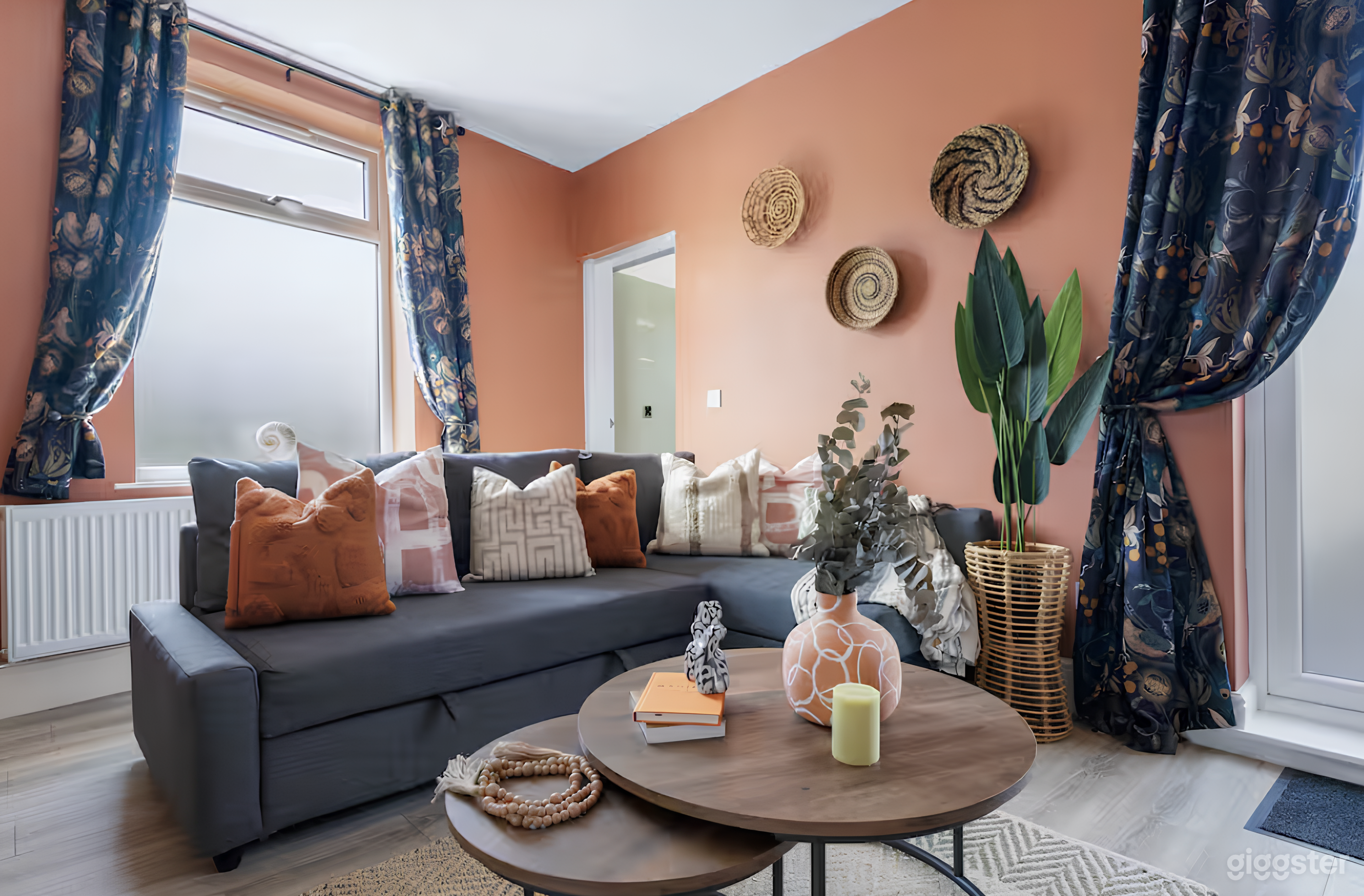 4 Bedroom Apartment Photo 1