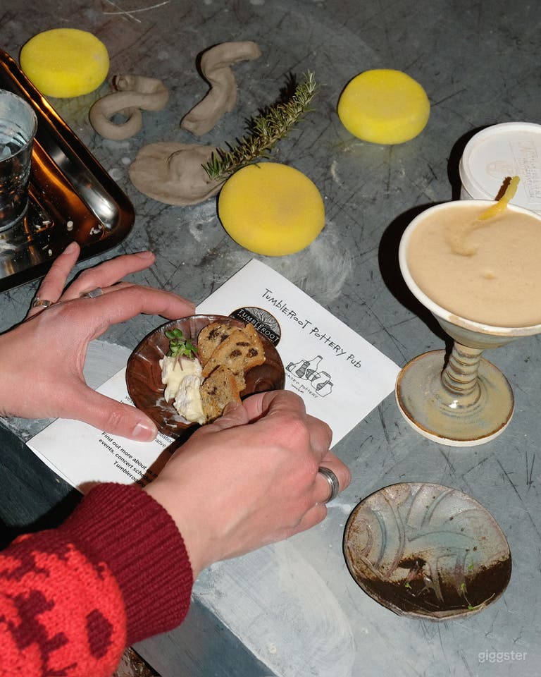  Unique Pottery Pub in Downtown Santa Fe 