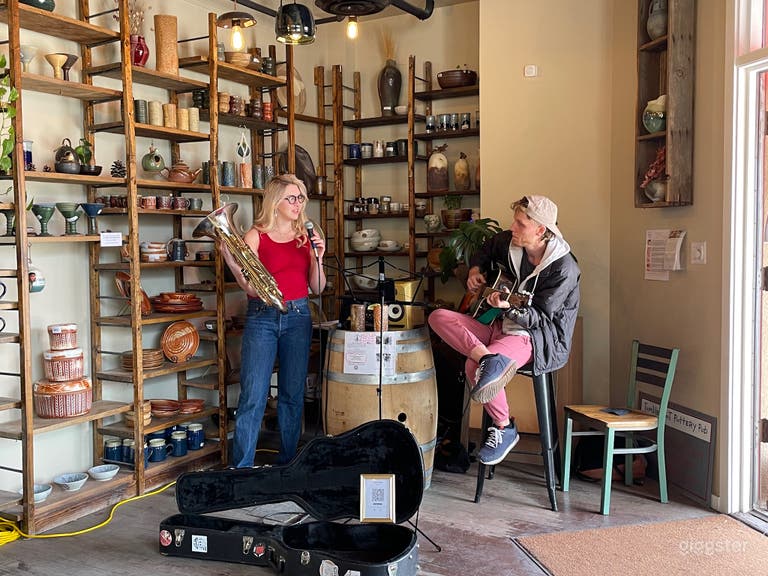 Unique Pottery Pub in Downtown Santa Fe 