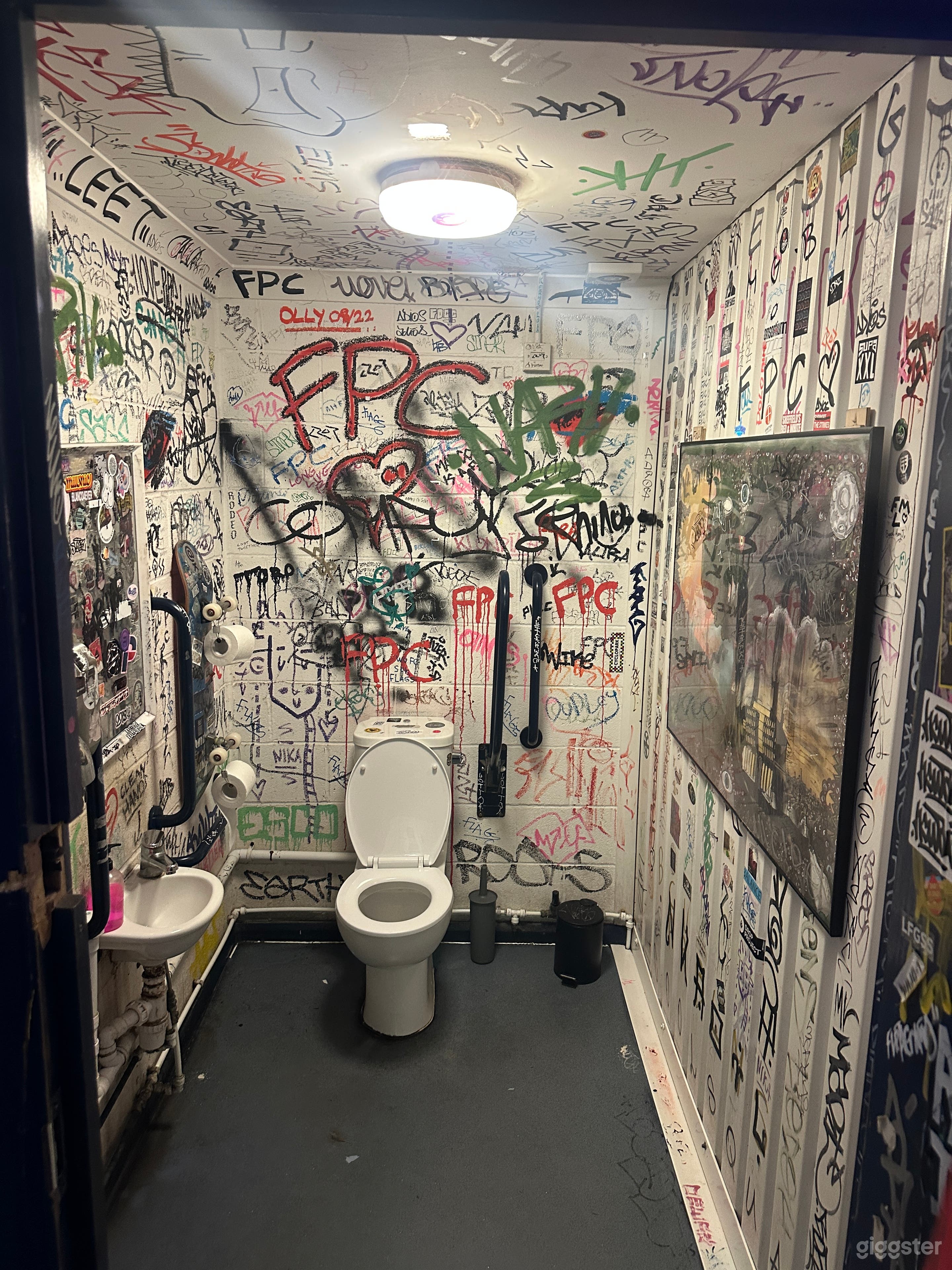 Skatepark and Bar - Live music and event space Photo 2