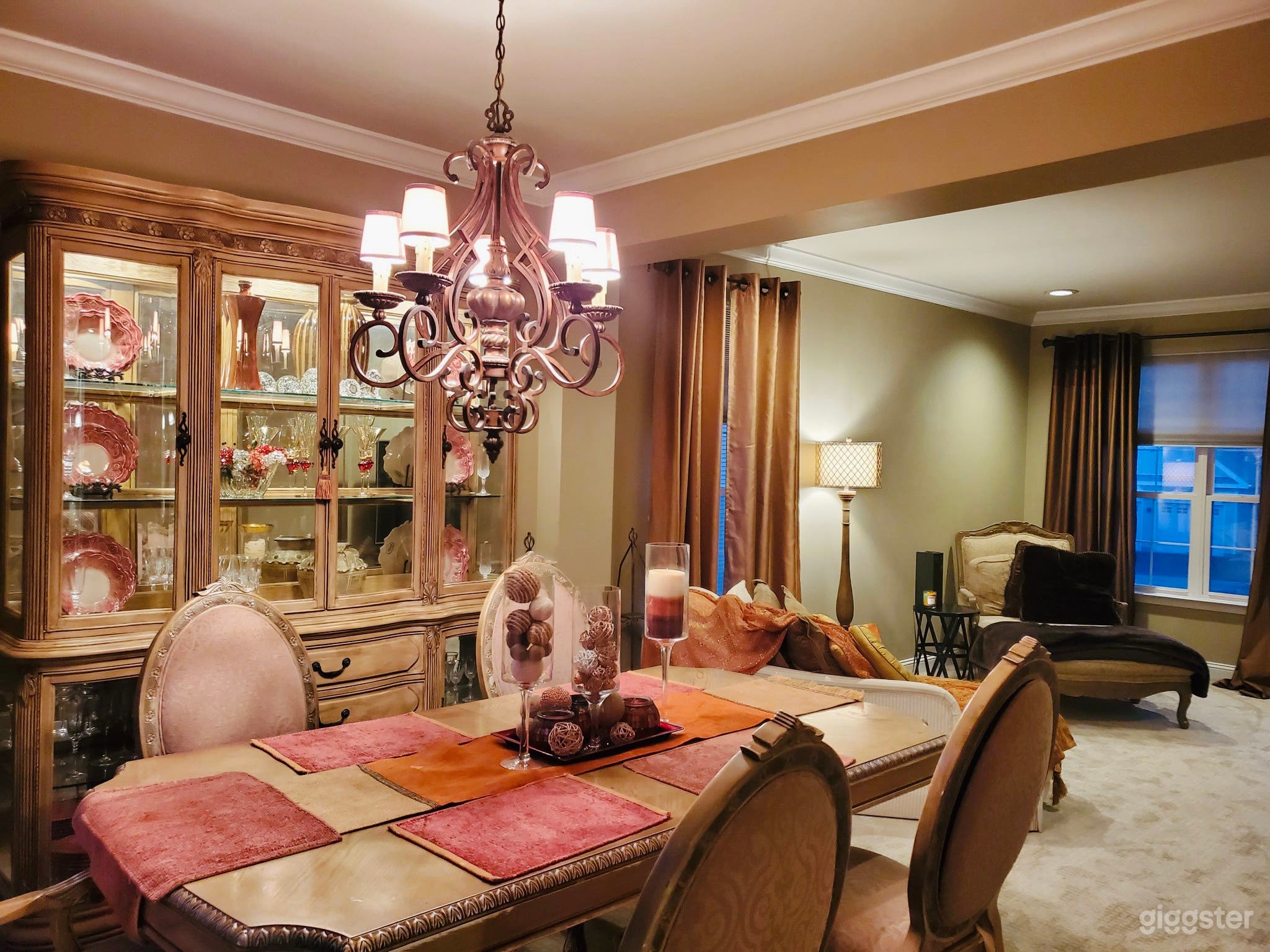 Large open concept home with entertaining areas  Photo 1