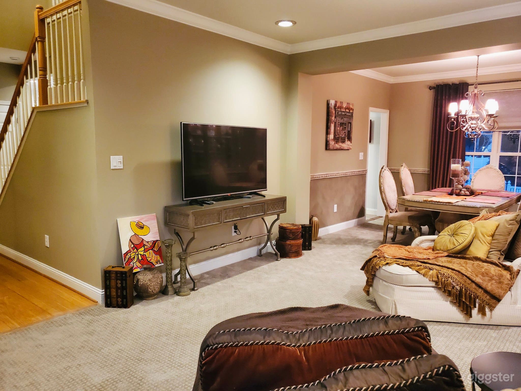 Large open concept home with entertaining areas  Photo 2