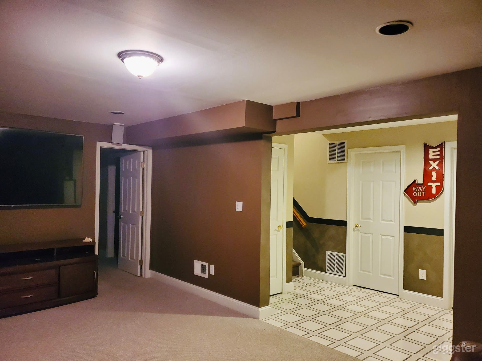 Large open concept home with entertaining areas  Photo 3