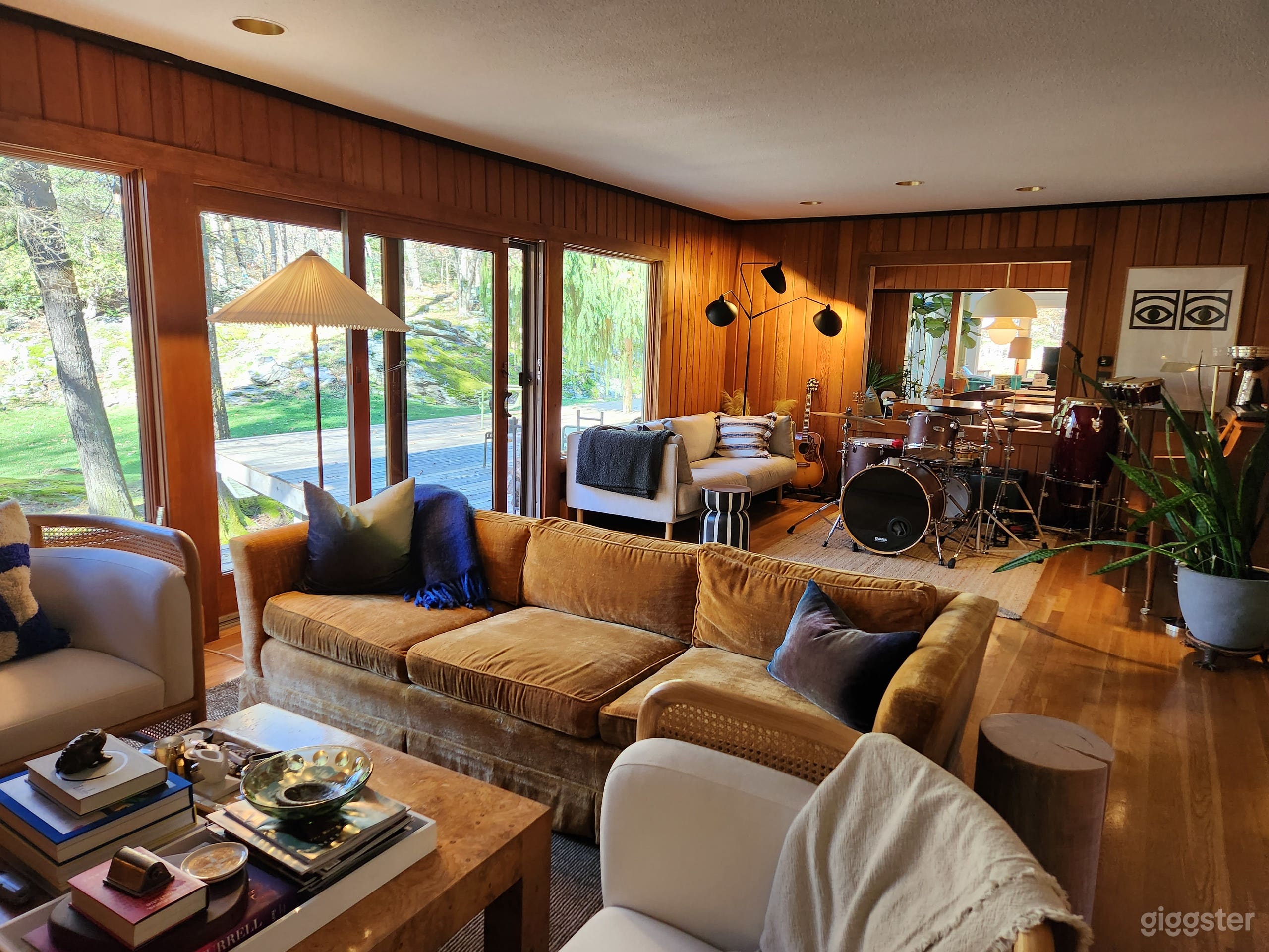 Modern Retro House - CT Photo 3