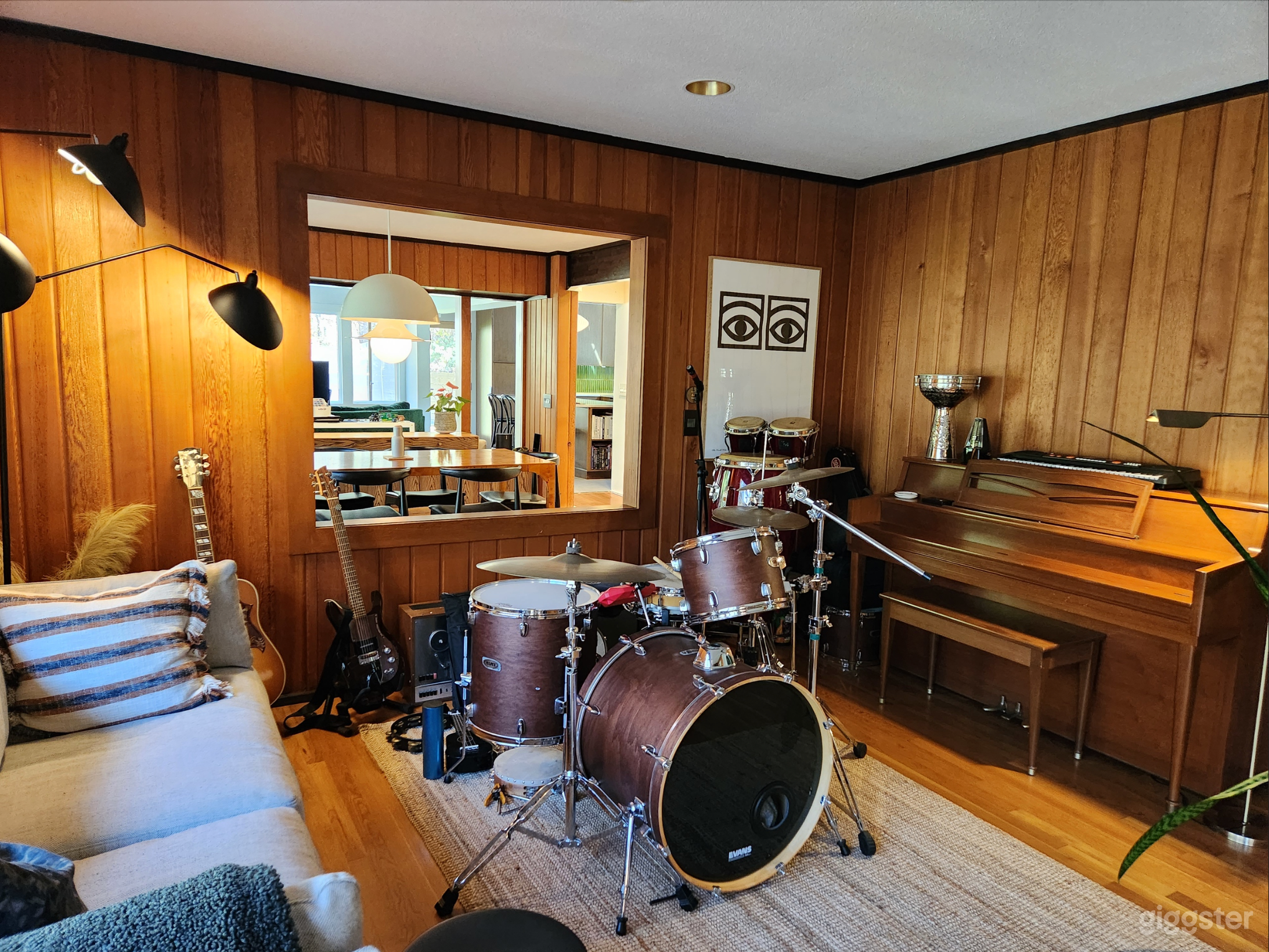 Modern Retro House - CT Photo 4