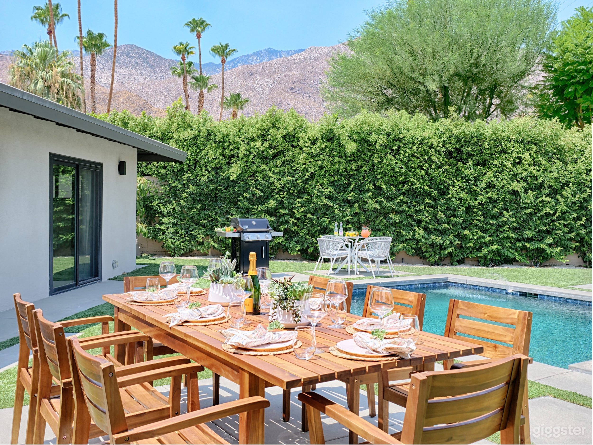 Stunning Palm Springs Modern Masterpiece Photo 3